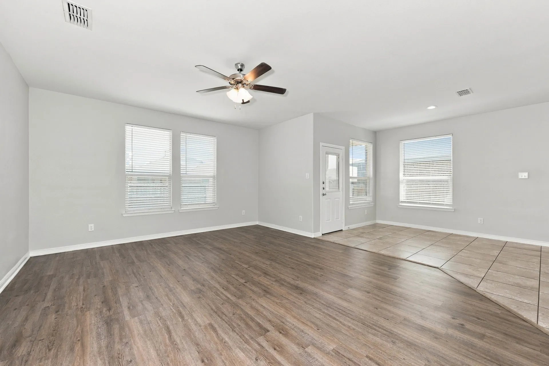 Single Family Residence For Rent in Ellis County , 2614 Lavender Lane, Glenn Heights, Texas 75154, 4 Bedroom, 2 Bathroom, 2 Garage spaces, 2,032 Sqft, built in 2019, mls#21392666, Real Estate Agent in Glenn Heights, Homes For Rent in Ellis county, Homes For Rent in Glenn Heights, Realtor in Glenn Heights Texas, Real Estate Brokerage Independent Realty Texas, Luminita Cordes Realtor