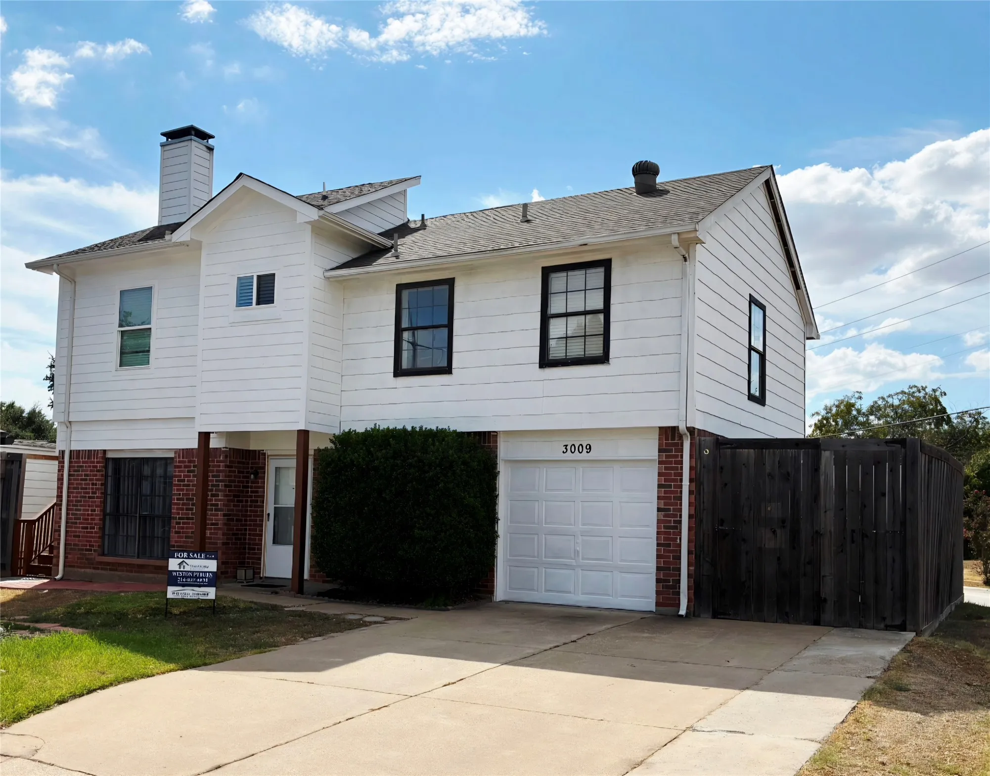Single Family Residence For Sale in Collin County , 3009 Plumtree Lane, Plano, Texas 75074, 4 Bedroom, 3 Bathroom, 1 Garage spaces, 1,536 Sqft, built in 1985, mls#21392137, Real Estate Agent in Plano, Homes For Sale in Collin county, Homes For Sale in Plano, Realtor in Plano Texas, Real Estate Brokerage Independent Realty Texas, Luminita Cordes Realtor