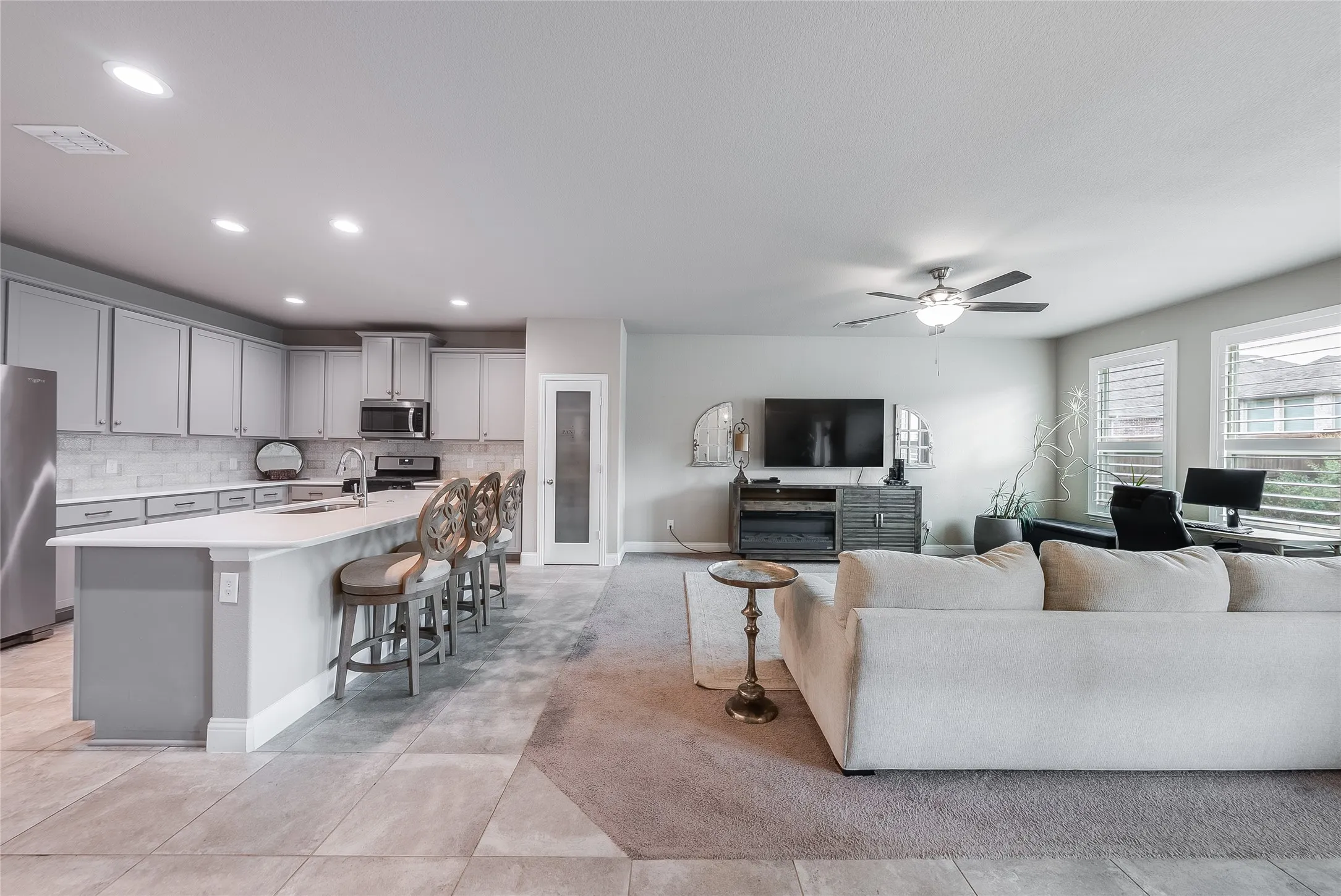 Single Family Residence For Sale in Denton County , 2800 Lakeside Drive, Aubrey, Texas 76227, 4 Bedroom, 2 Bathroom, 2 Garage spaces, 1,953 Sqft, built in 2019, mls#21390702, Real Estate Agent in Aubrey, Homes For Sale in Denton county, Homes For Sale in Aubrey, Realtor in Aubrey Texas, Real Estate Brokerage Independent Realty Texas, Luminita Cordes Realtor