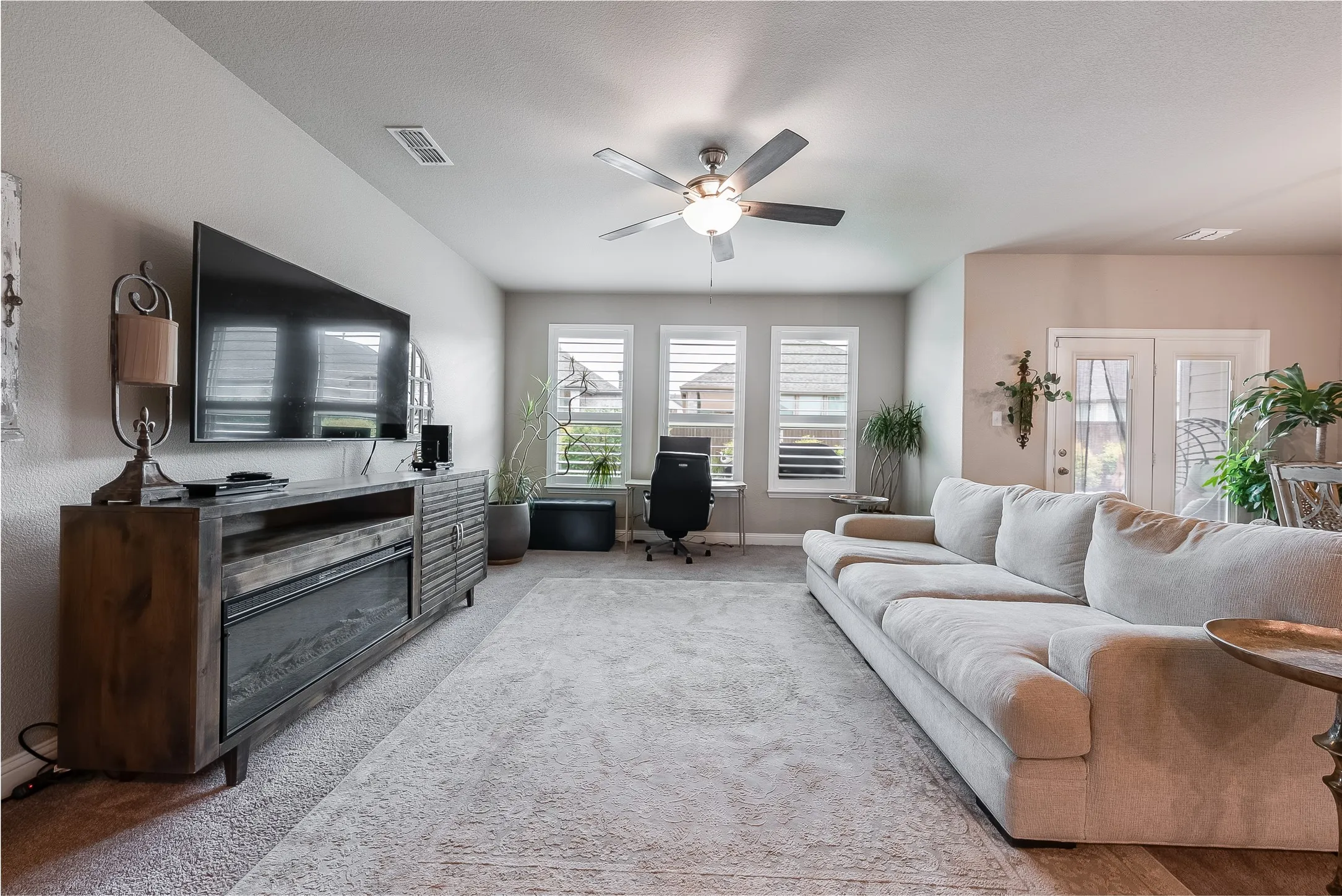 Single Family Residence For Sale in Denton County , 2800 Lakeside Drive, Aubrey, Texas 76227, 4 Bedroom, 2 Bathroom, 2 Garage spaces, 1,953 Sqft, built in 2019, mls#21390702, Real Estate Agent in Aubrey, Homes For Sale in Denton county, Homes For Sale in Aubrey, Realtor in Aubrey Texas, Real Estate Brokerage Independent Realty Texas, Luminita Cordes Realtor