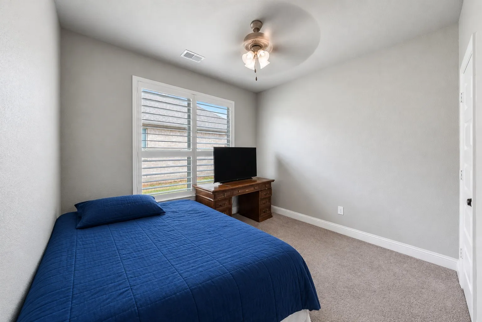 Single Family Residence For Sale in Denton County , 2800 Lakeside Drive, Aubrey, Texas 76227, 4 Bedroom, 2 Bathroom, 2 Garage spaces, 1,953 Sqft, built in 2019, mls#21390702, Real Estate Agent in Aubrey, Homes For Sale in Denton county, Homes For Sale in Aubrey, Realtor in Aubrey Texas, Real Estate Brokerage Independent Realty Texas, Luminita Cordes Realtor