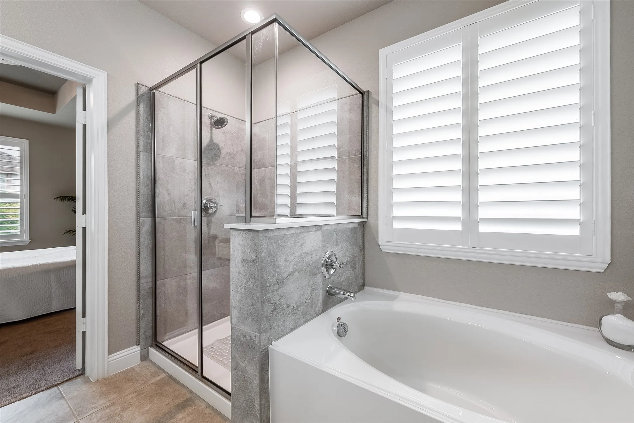 Single Family Residence For Sale in Denton County , 2800 Lakeside Drive, Aubrey, Texas 76227, 4 Bedroom, 2 Bathroom, 2 Garage spaces, 1,953 Sqft, built in 2019, mls#21390702, Real Estate Agent in Aubrey, Homes For Sale in Denton county, Homes For Sale in Aubrey, Realtor in Aubrey Texas, Real Estate Brokerage Independent Realty Texas, Luminita Cordes Realtor
