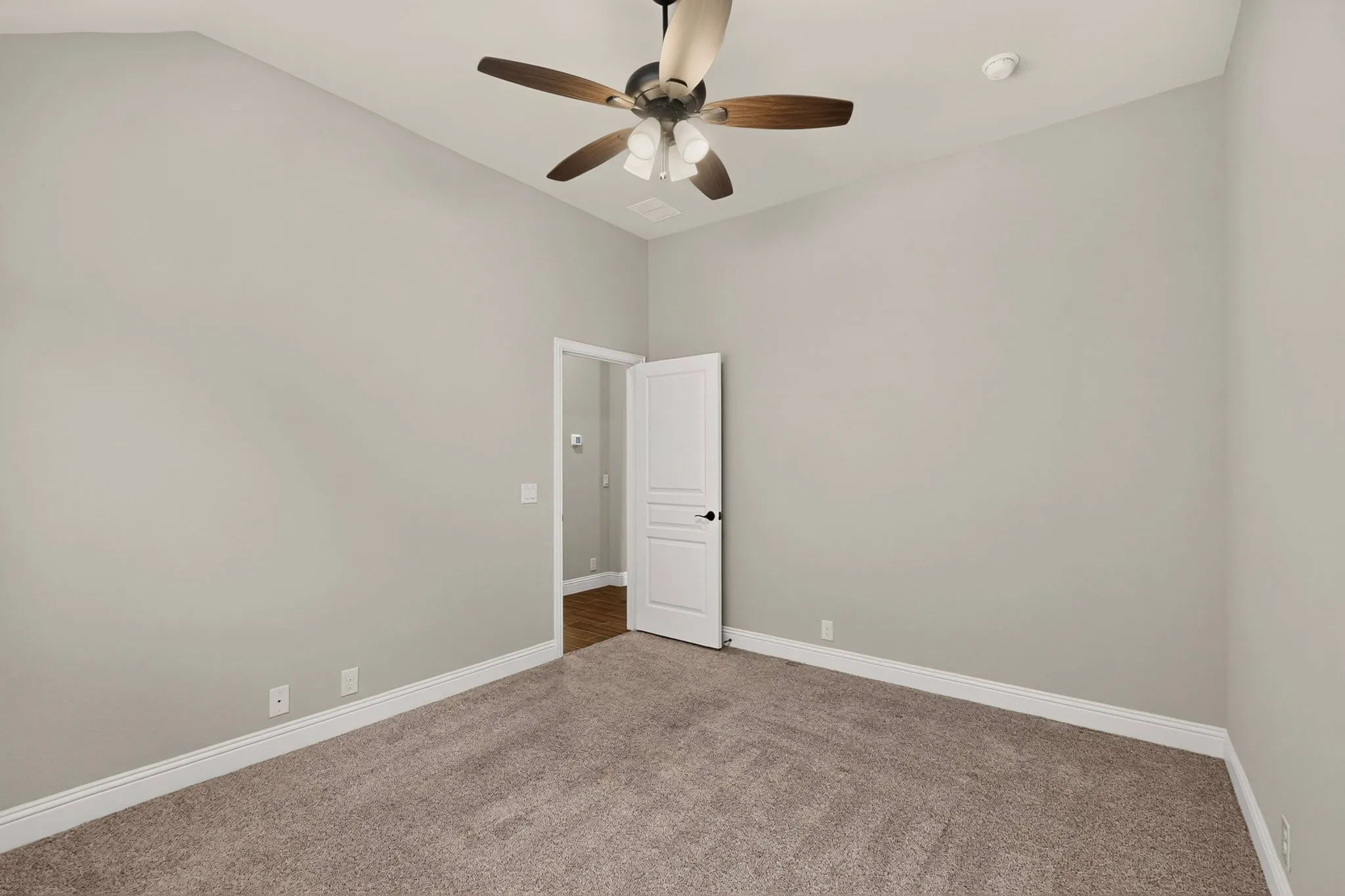 Single Family Residence For Sale in Tarrant County , 1660 Irene Drive, Crowley, Texas 76036, 3 Bedroom, 2 Bathroom, 2 Garage spaces, 2,315 Sqft, built in 2019, mls#21390063, Real Estate Agent in Crowley, Homes For Sale in Tarrant county, Homes For Sale in Crowley, Realtor in Crowley Texas, Real Estate Brokerage Independent Realty Texas, Luminita Cordes Realtor