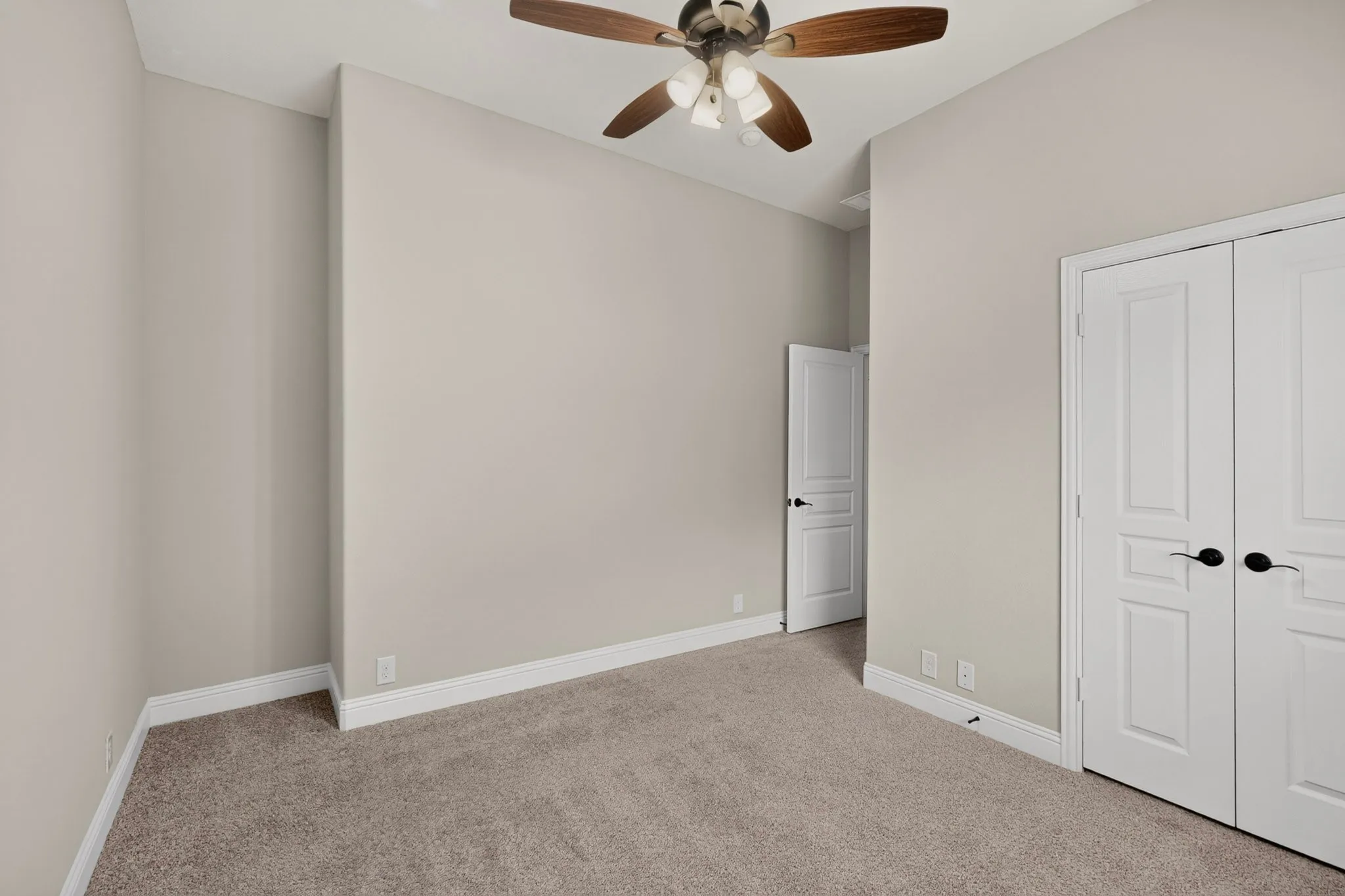 Single Family Residence For Sale in Tarrant County , 1660 Irene Drive, Crowley, Texas 76036, 3 Bedroom, 2 Bathroom, 2 Garage spaces, 2,315 Sqft, built in 2019, mls#21390063, Real Estate Agent in Crowley, Homes For Sale in Tarrant county, Homes For Sale in Crowley, Realtor in Crowley Texas, Real Estate Brokerage Independent Realty Texas, Luminita Cordes Realtor