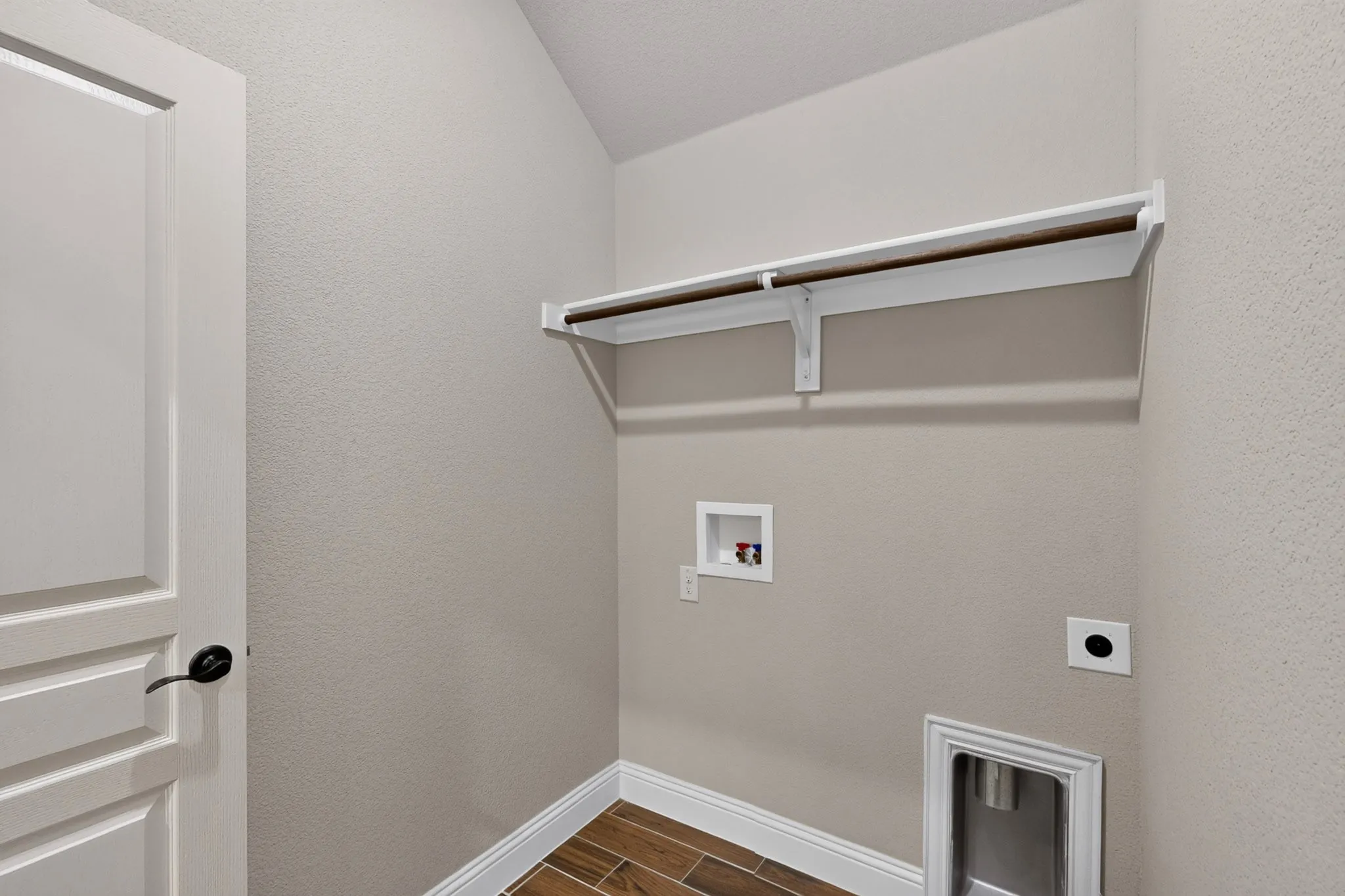 Single Family Residence For Sale in Tarrant County , 1660 Irene Drive, Crowley, Texas 76036, 3 Bedroom, 2 Bathroom, 2 Garage spaces, 2,315 Sqft, built in 2019, mls#21390063, Real Estate Agent in Crowley, Homes For Sale in Tarrant county, Homes For Sale in Crowley, Realtor in Crowley Texas, Real Estate Brokerage Independent Realty Texas, Luminita Cordes Realtor