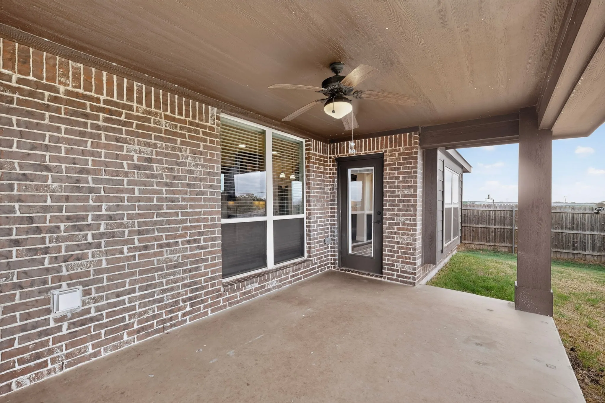 Single Family Residence For Sale in Tarrant County , 1660 Irene Drive, Crowley, Texas 76036, 3 Bedroom, 2 Bathroom, 2 Garage spaces, 2,315 Sqft, built in 2019, mls#21390063, Real Estate Agent in Crowley, Homes For Sale in Tarrant county, Homes For Sale in Crowley, Realtor in Crowley Texas, Real Estate Brokerage Independent Realty Texas, Luminita Cordes Realtor