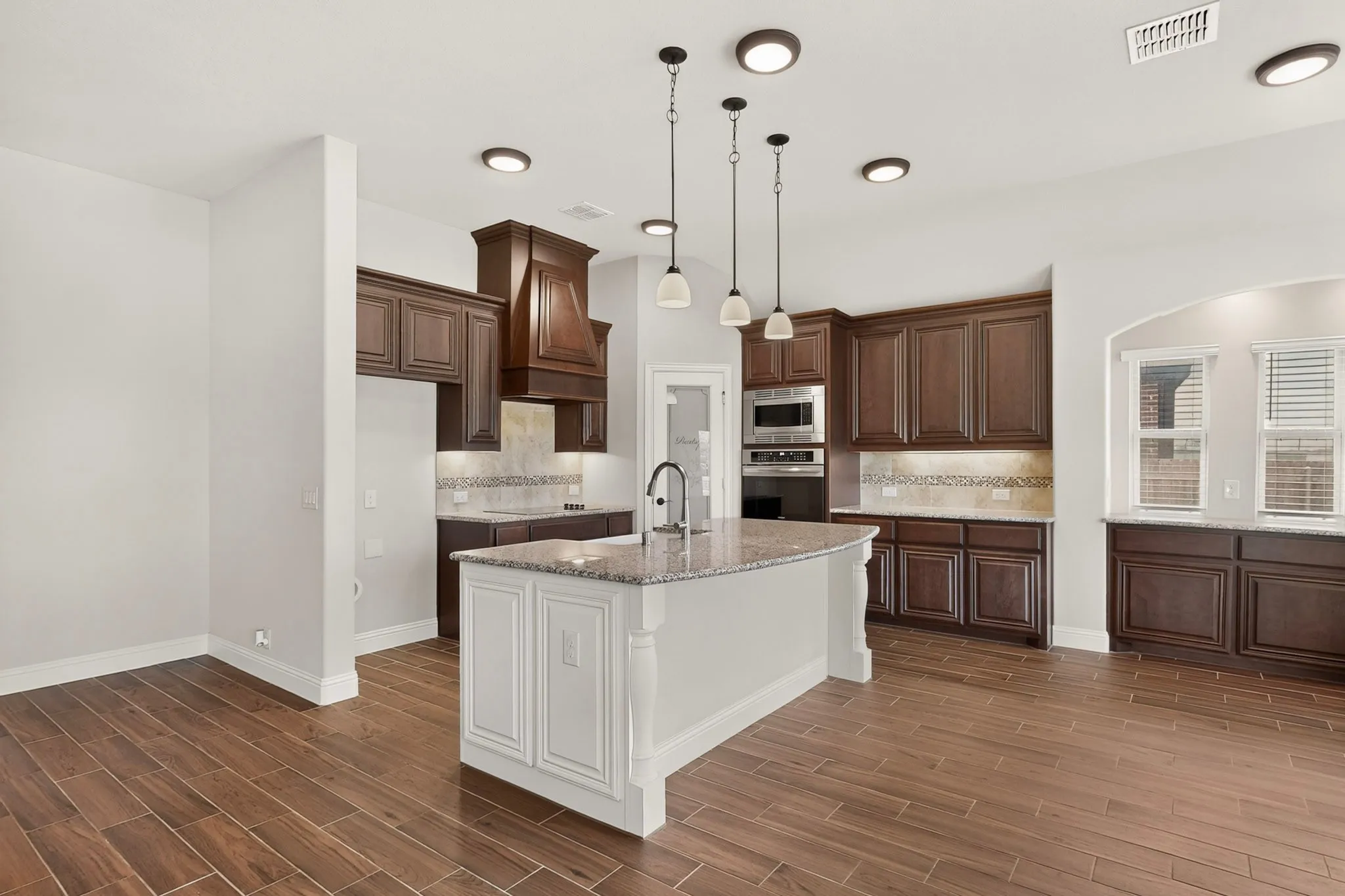 Single Family Residence For Sale in Tarrant County , 1660 Irene Drive, Crowley, Texas 76036, 3 Bedroom, 2 Bathroom, 2 Garage spaces, 2,315 Sqft, built in 2019, mls#21390063, Real Estate Agent in Crowley, Homes For Sale in Tarrant county, Homes For Sale in Crowley, Realtor in Crowley Texas, Real Estate Brokerage Independent Realty Texas, Luminita Cordes Realtor