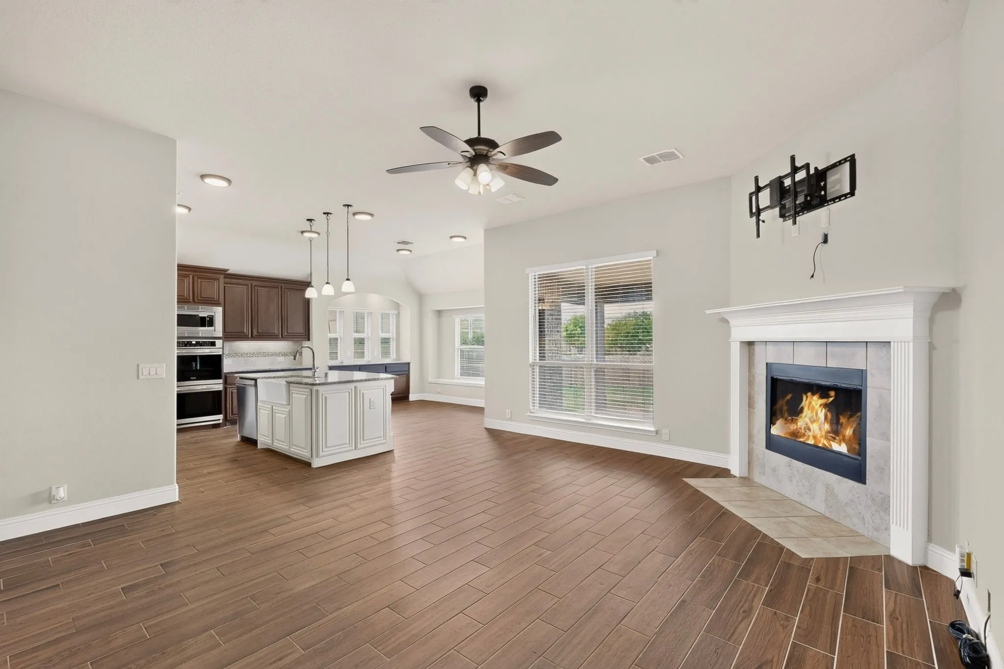 Single Family Residence For Sale in Tarrant County , 1660 Irene Drive, Crowley, Texas 76036, 3 Bedroom, 2 Bathroom, 2 Garage spaces, 2,315 Sqft, built in 2019, mls#21390063, Real Estate Agent in Crowley, Homes For Sale in Tarrant county, Homes For Sale in Crowley, Realtor in Crowley Texas, Real Estate Brokerage Independent Realty Texas, Luminita Cordes Realtor