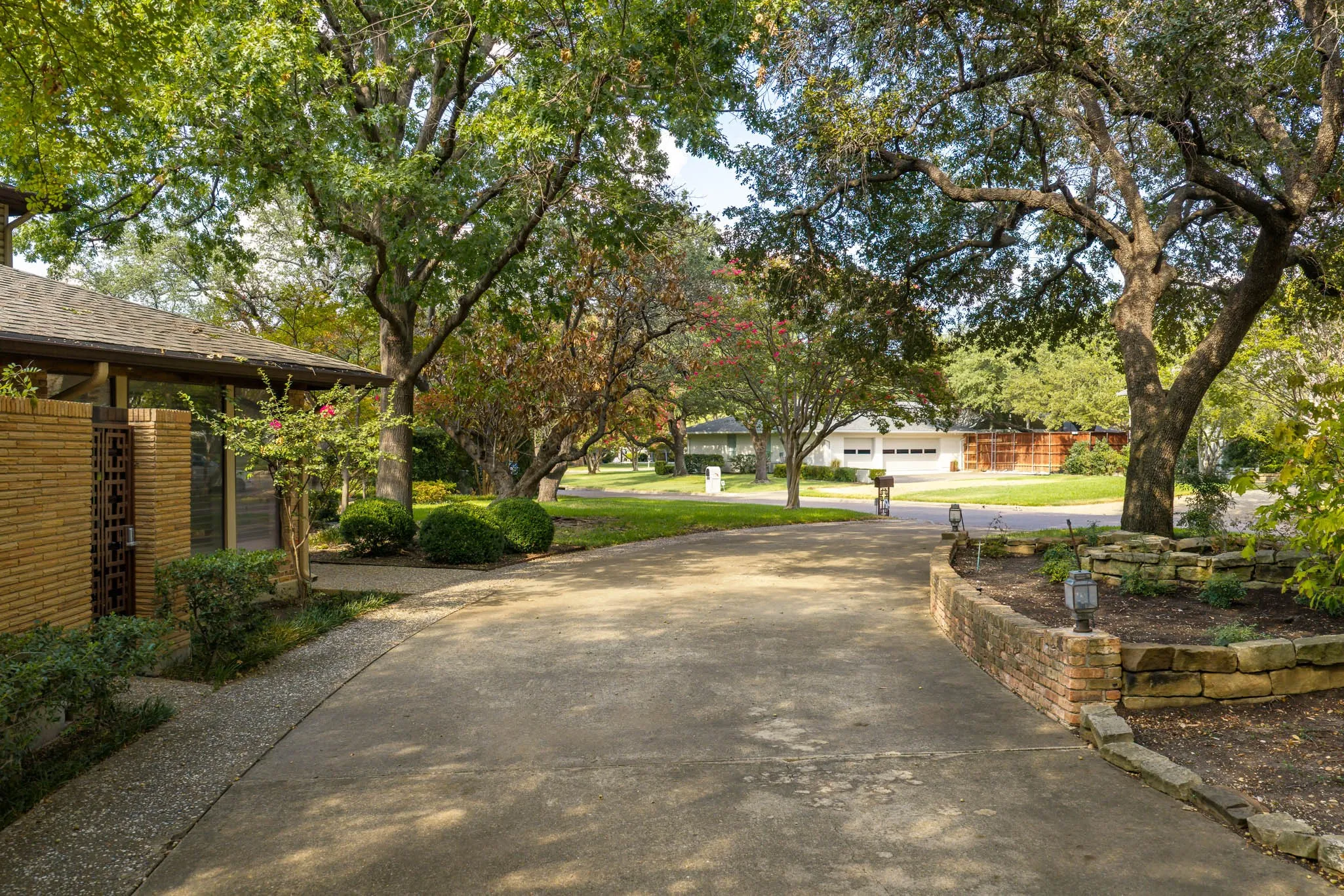 Single Family Residence For Sale in Dallas County , 11298 Russwood Circle, Dallas, Texas 75229, 5 Bedroom, 8 Bathroom, 3 Garage spaces, 7,096 Sqft, built in 1973, mls#21391530, Real Estate Agent in Dallas, Homes For Sale in Dallas county, Homes For Sale in Dallas, Realtor in Dallas Texas, Real Estate Brokerage Independent Realty Texas, Luminita Cordes Realtor