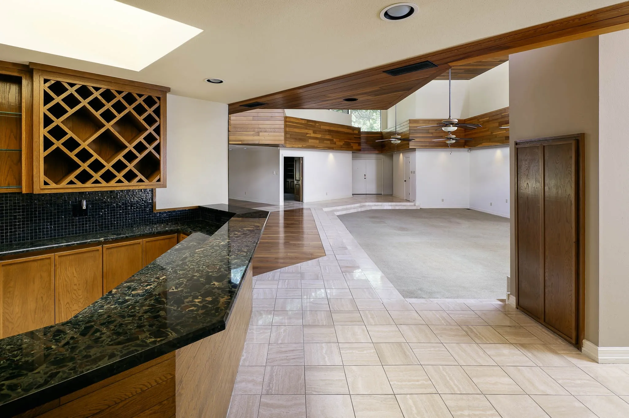 Single Family Residence For Sale in Dallas County , 11298 Russwood Circle, Dallas, Texas 75229, 5 Bedroom, 8 Bathroom, 3 Garage spaces, 7,096 Sqft, built in 1973, mls#21391530, Real Estate Agent in Dallas, Homes For Sale in Dallas county, Homes For Sale in Dallas, Realtor in Dallas Texas, Real Estate Brokerage Independent Realty Texas, Luminita Cordes Realtor