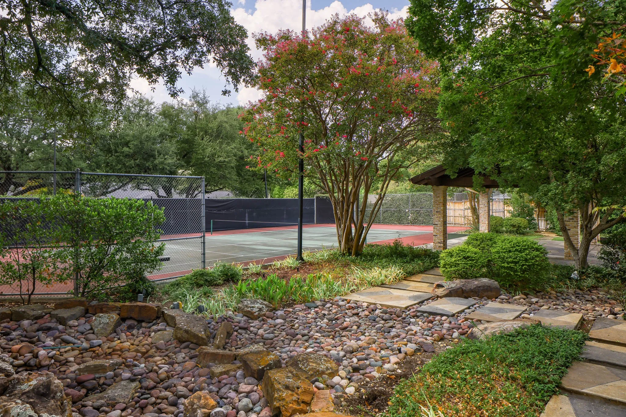 Single Family Residence For Sale in Dallas County , 11298 Russwood Circle, Dallas, Texas 75229, 5 Bedroom, 8 Bathroom, 3 Garage spaces, 7,096 Sqft, built in 1973, mls#21391530, Real Estate Agent in Dallas, Homes For Sale in Dallas county, Homes For Sale in Dallas, Realtor in Dallas Texas, Real Estate Brokerage Independent Realty Texas, Luminita Cordes Realtor