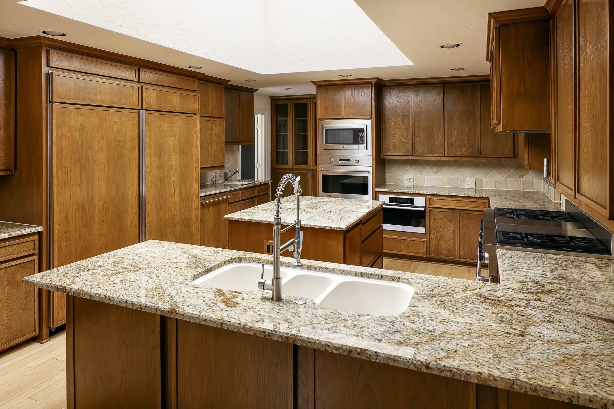 Single Family Residence For Sale in Dallas County , 11298 Russwood Circle, Dallas, Texas 75229, 5 Bedroom, 8 Bathroom, 3 Garage spaces, 7,096 Sqft, built in 1973, mls#21391530, Real Estate Agent in Dallas, Homes For Sale in Dallas county, Homes For Sale in Dallas, Realtor in Dallas Texas, Real Estate Brokerage Independent Realty Texas, Luminita Cordes Realtor