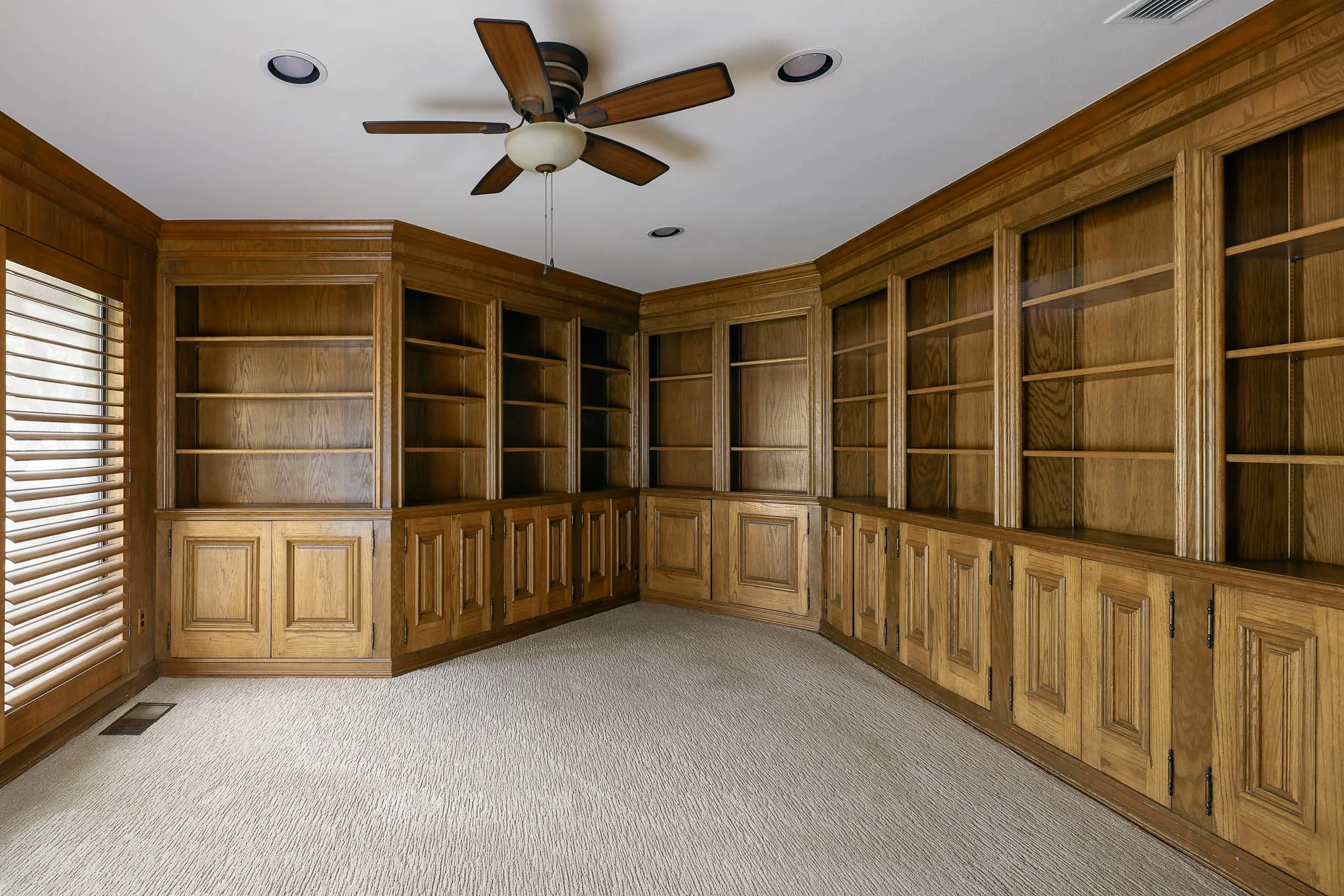 Single Family Residence For Sale in Dallas County , 11298 Russwood Circle, Dallas, Texas 75229, 5 Bedroom, 8 Bathroom, 3 Garage spaces, 7,096 Sqft, built in 1973, mls#21391530, Real Estate Agent in Dallas, Homes For Sale in Dallas county, Homes For Sale in Dallas, Realtor in Dallas Texas, Real Estate Brokerage Independent Realty Texas, Luminita Cordes Realtor