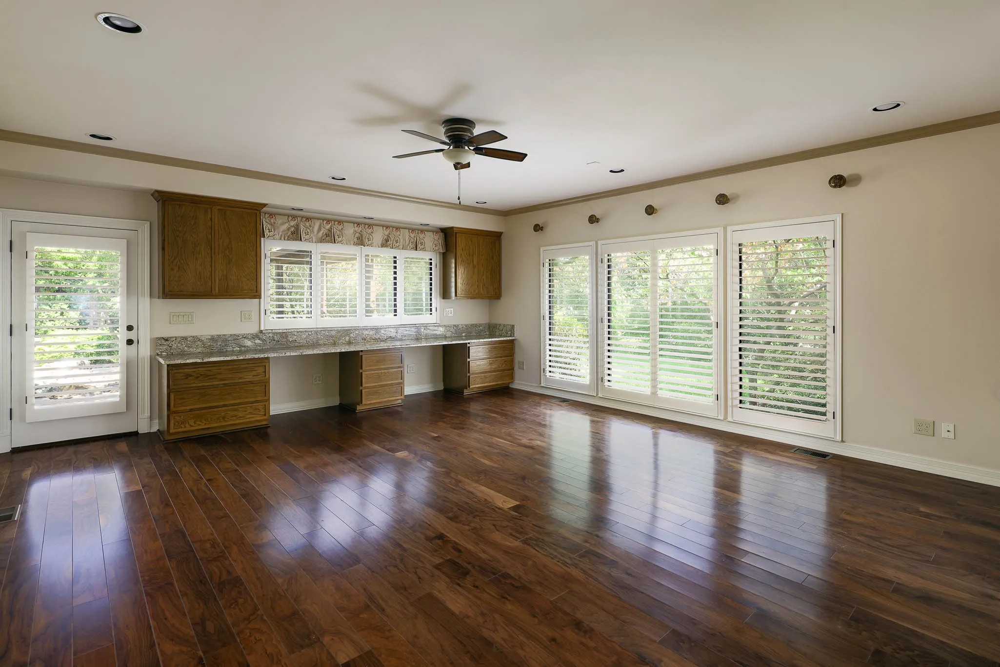 Single Family Residence For Sale in Dallas County , 11298 Russwood Circle, Dallas, Texas 75229, 5 Bedroom, 8 Bathroom, 3 Garage spaces, 7,096 Sqft, built in 1973, mls#21391530, Real Estate Agent in Dallas, Homes For Sale in Dallas county, Homes For Sale in Dallas, Realtor in Dallas Texas, Real Estate Brokerage Independent Realty Texas, Luminita Cordes Realtor