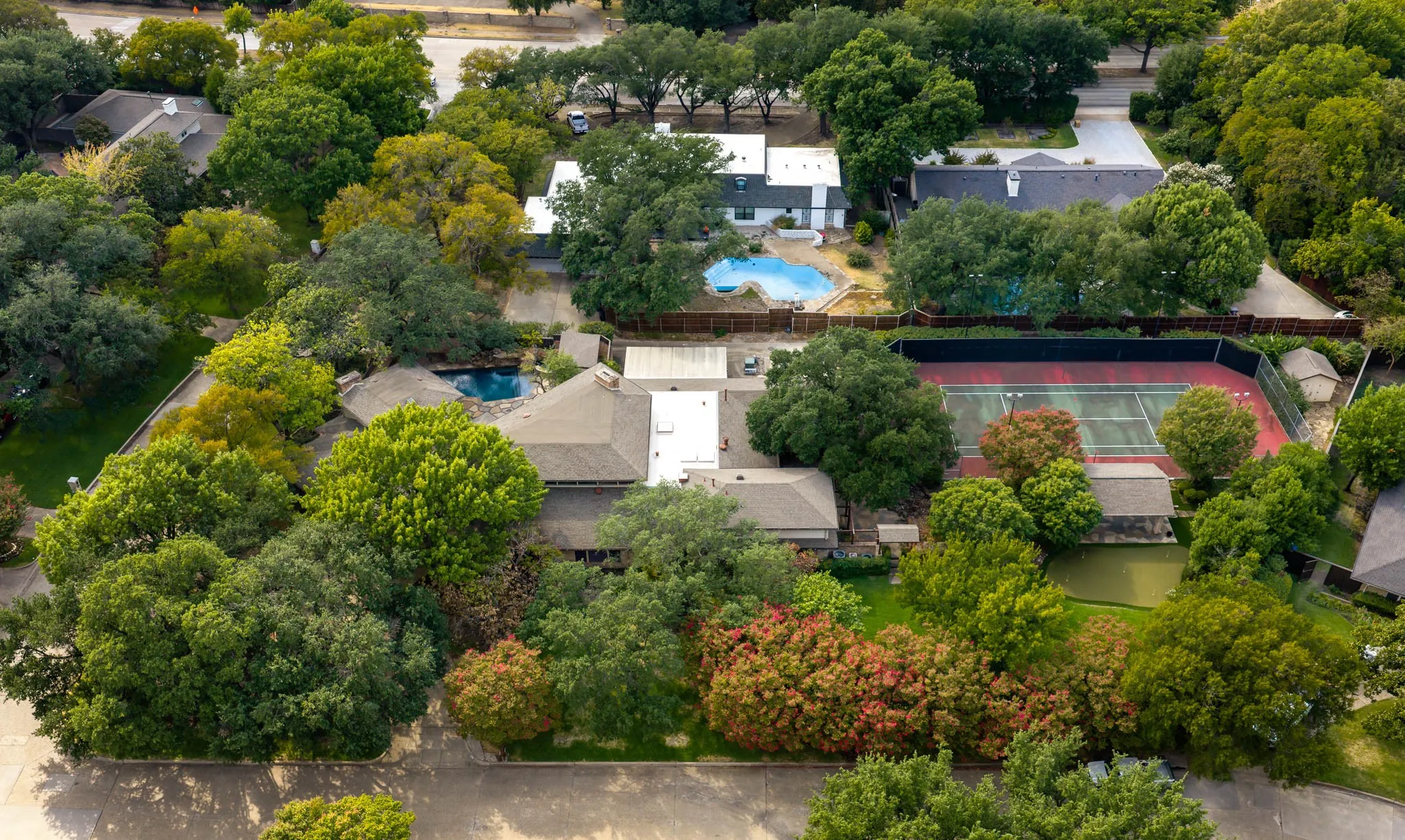 Single Family Residence For Sale in Dallas County , 11298 Russwood Circle, Dallas, Texas 75229, 5 Bedroom, 8 Bathroom, 3 Garage spaces, 7,096 Sqft, built in 1973, mls#21391530, Real Estate Agent in Dallas, Homes For Sale in Dallas county, Homes For Sale in Dallas, Realtor in Dallas Texas, Real Estate Brokerage Independent Realty Texas, Luminita Cordes Realtor