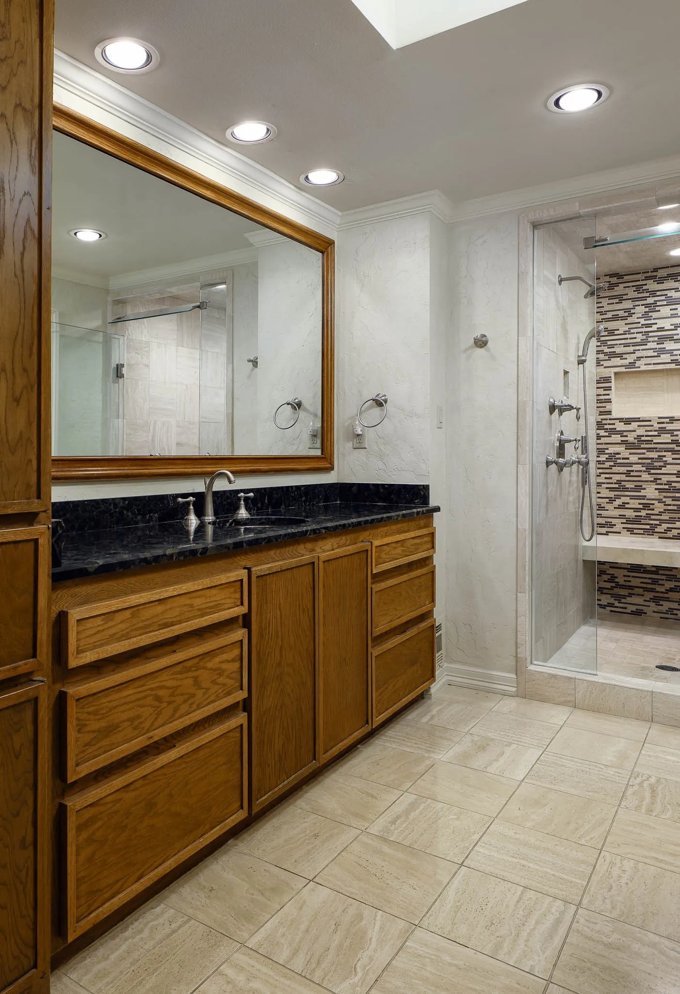 Single Family Residence For Sale in Dallas County , 11298 Russwood Circle, Dallas, Texas 75229, 5 Bedroom, 8 Bathroom, 3 Garage spaces, 7,096 Sqft, built in 1973, mls#21391530, Real Estate Agent in Dallas, Homes For Sale in Dallas county, Homes For Sale in Dallas, Realtor in Dallas Texas, Real Estate Brokerage Independent Realty Texas, Luminita Cordes Realtor