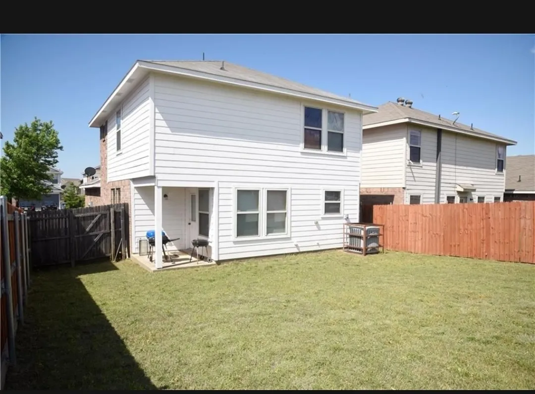 Single Family Residence For Rent in Dallas County , 9961 Rio Doso Drive, Dallas, Texas 75227, 3 Bedroom, 3 Bathroom, 2 Garage spaces, 1,496 Sqft, built in 2008, mls#21392682, Real Estate Agent in Dallas, Homes For Rent in Dallas county, Homes For Rent in Dallas, Realtor in Dallas Texas, Real Estate Brokerage Independent Realty Texas, Luminita Cordes Realtor