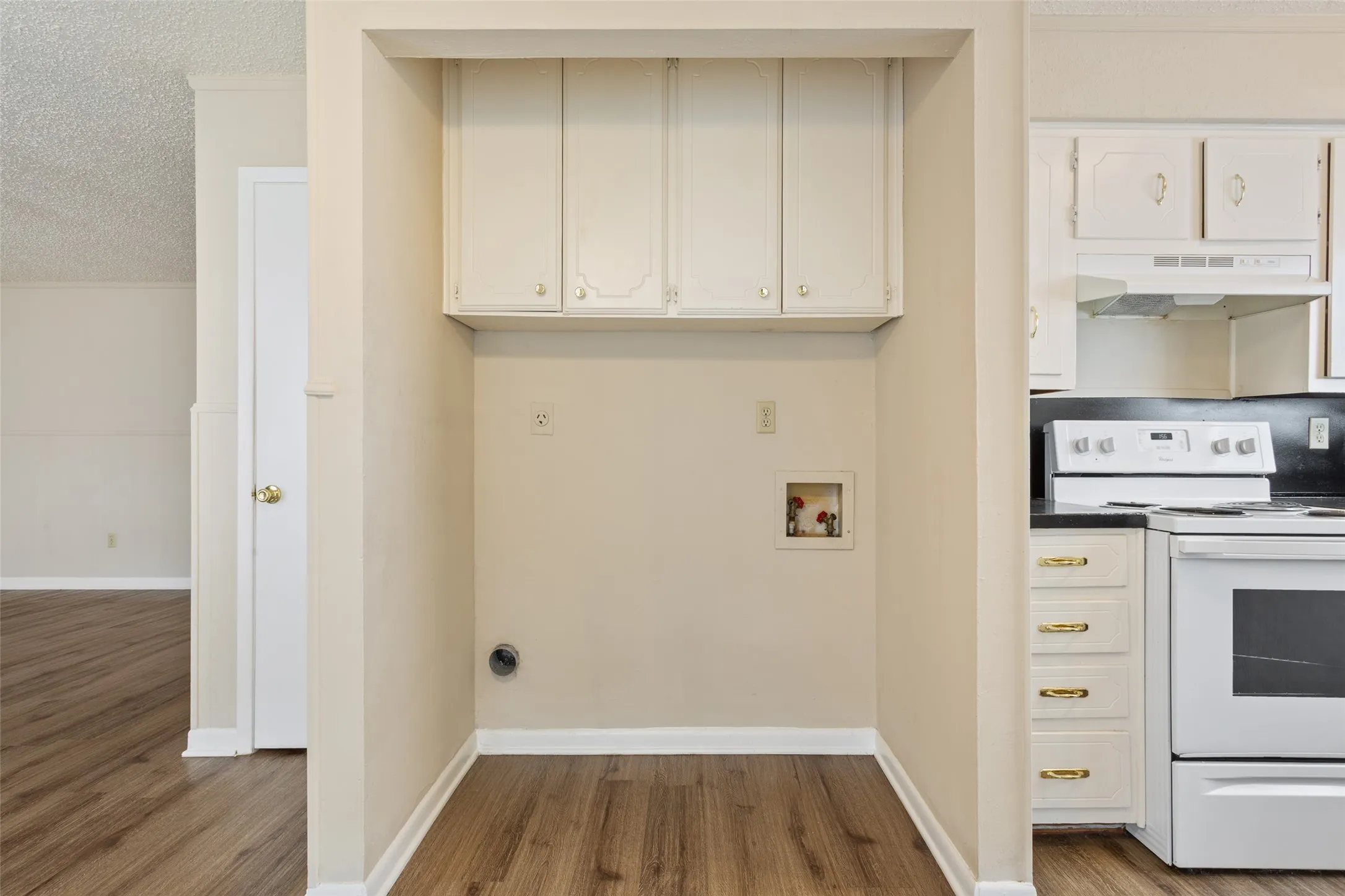 Duplex For Sale in Mc Lennan County , 100 E Gruver Circle 102, Hewitt, Texas 76643, 0, 0, Garage spaces, 0 Sqft, built in 1978, mls#21392683, Real Estate Agent in Hewitt, Homes For Sale in Mc Lennan county, Homes For Sale in Hewitt, Realtor in Hewitt Texas, Real Estate Brokerage Independent Realty Texas, Luminita Cordes Realtor