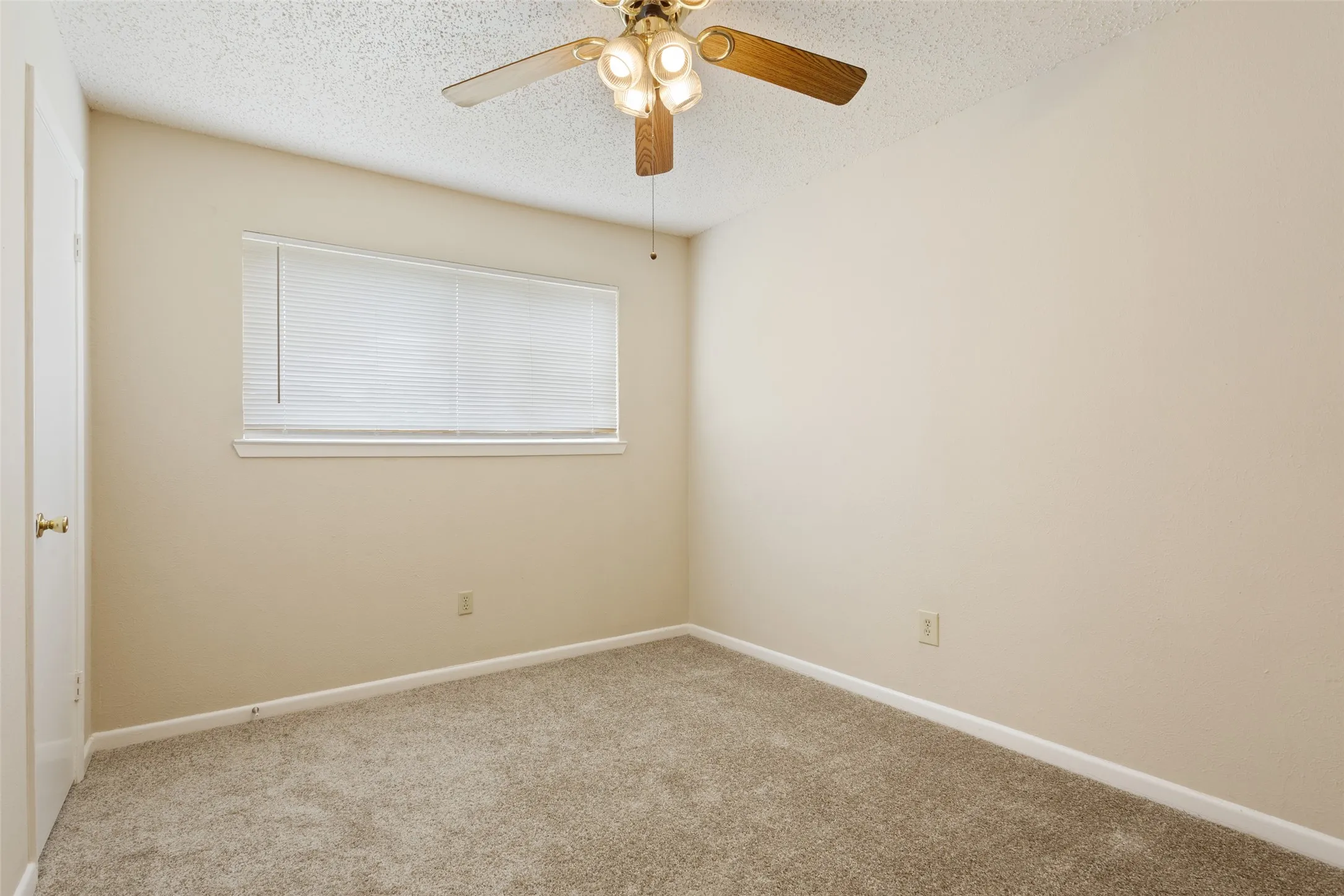 Duplex For Sale in Mc Lennan County , 100 E Gruver Circle 102, Hewitt, Texas 76643, 0, 0, Garage spaces, 0 Sqft, built in 1978, mls#21392683, Real Estate Agent in Hewitt, Homes For Sale in Mc Lennan county, Homes For Sale in Hewitt, Realtor in Hewitt Texas, Real Estate Brokerage Independent Realty Texas, Luminita Cordes Realtor