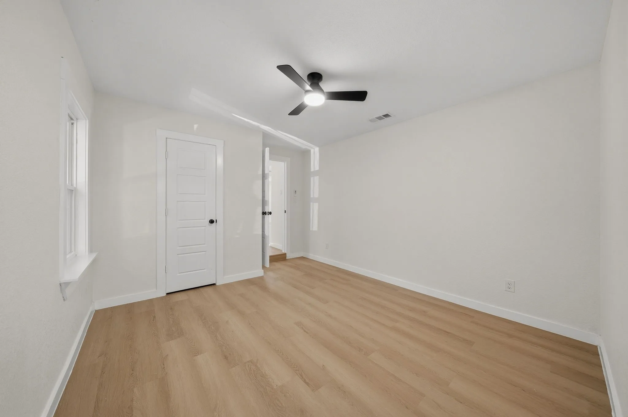 Single Family Residence For Sale in Dallas County , 1513 Ash Street, Grand Prairie, Texas 75050, 3 Bedroom, 2 Bathroom, Garage spaces, 1,200 Sqft, built in 1942, mls#21392088, Real Estate Agent in Grand Prairie, Homes For Sale in Dallas county, Homes For Sale in Grand Prairie, Realtor in Grand Prairie Texas, Real Estate Brokerage Independent Realty Texas, Luminita Cordes Realtor