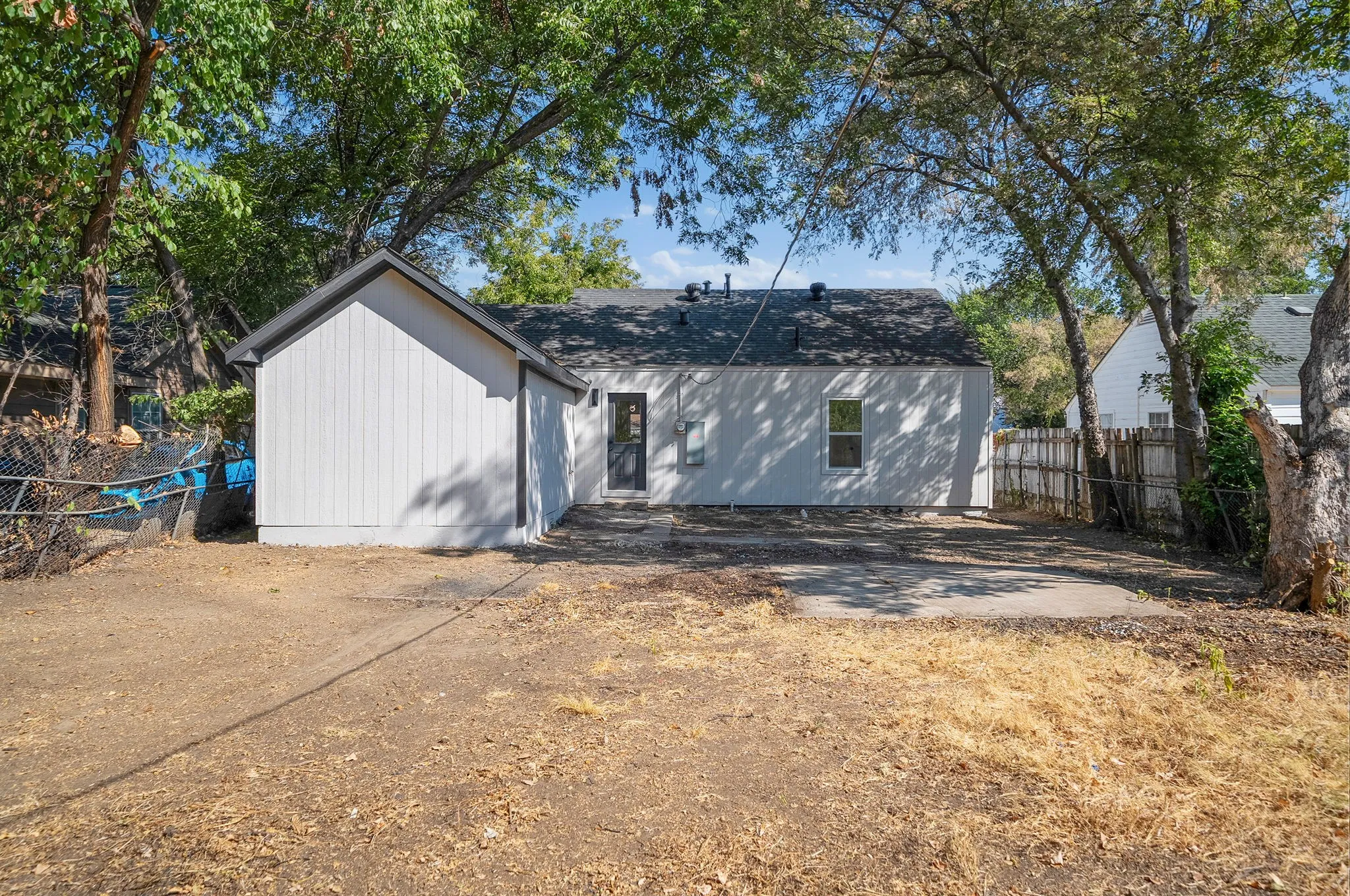 Single Family Residence For Sale in Dallas County , 1513 Ash Street, Grand Prairie, Texas 75050, 3 Bedroom, 2 Bathroom, Garage spaces, 1,200 Sqft, built in 1942, mls#21392088, Real Estate Agent in Grand Prairie, Homes For Sale in Dallas county, Homes For Sale in Grand Prairie, Realtor in Grand Prairie Texas, Real Estate Brokerage Independent Realty Texas, Luminita Cordes Realtor