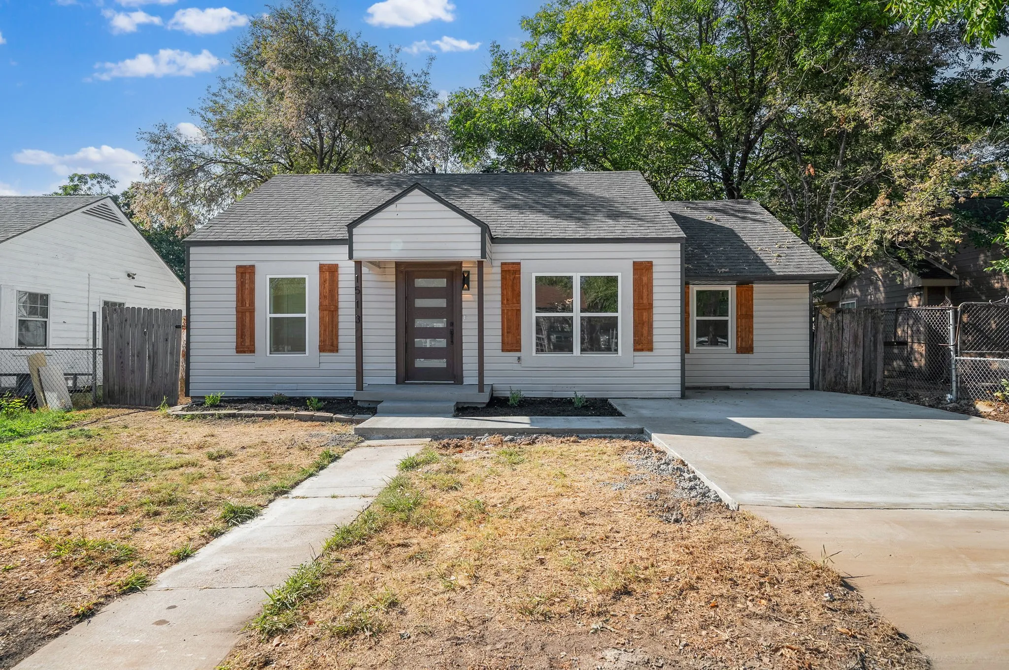 Single Family Residence For Sale in Dallas County , 1513 Ash Street, Grand Prairie, Texas 75050, 3 Bedroom, 2 Bathroom, Garage spaces, 1,200 Sqft, built in 1942, mls#21392088, Real Estate Agent in Grand Prairie, Homes For Sale in Dallas county, Homes For Sale in Grand Prairie, Realtor in Grand Prairie Texas, Real Estate Brokerage Independent Realty Texas, Luminita Cordes Realtor