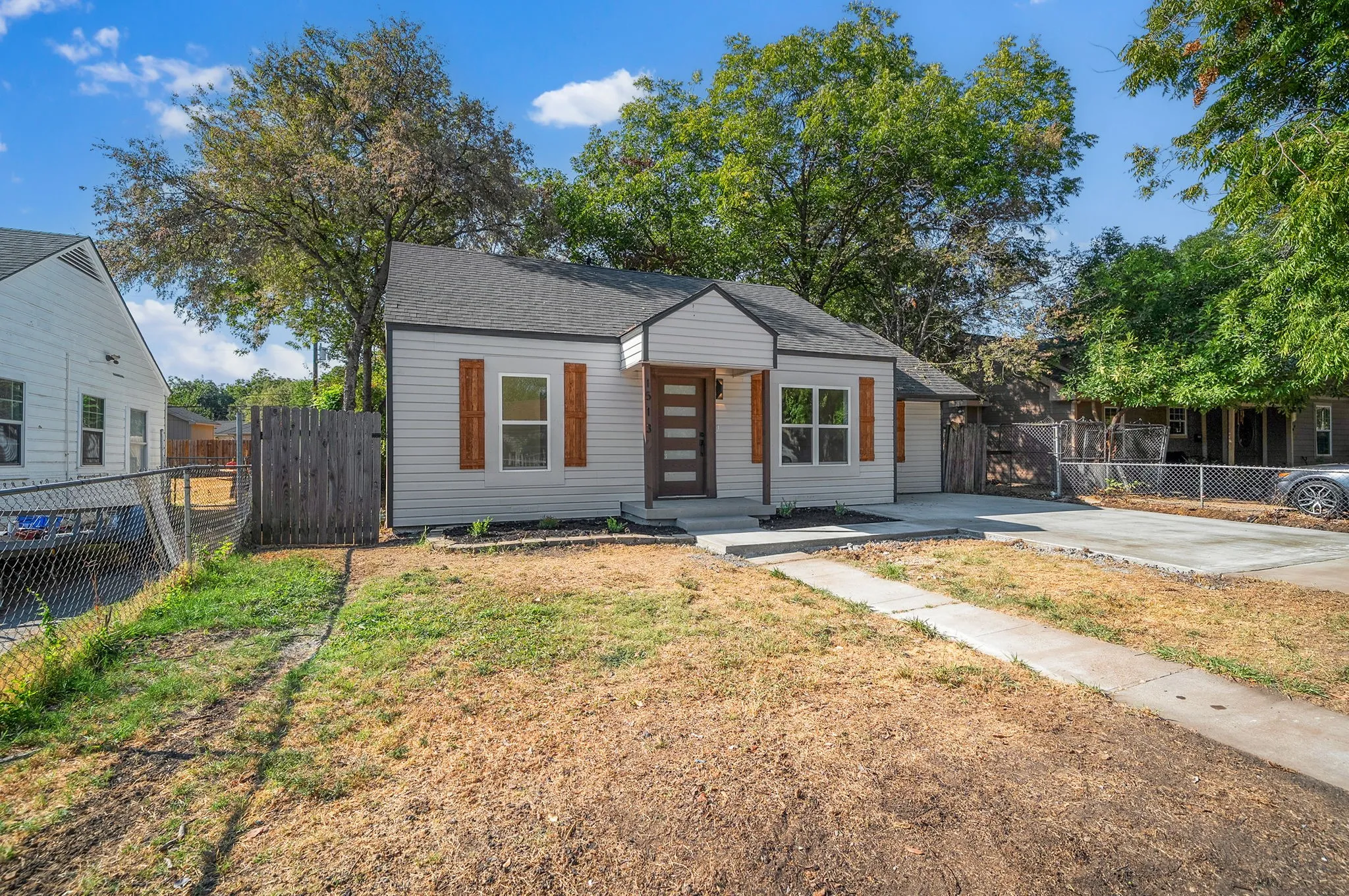 Single Family Residence For Sale in Dallas County , 1513 Ash Street, Grand Prairie, Texas 75050, 3 Bedroom, 2 Bathroom, Garage spaces, 1,200 Sqft, built in 1942, mls#21392088, Real Estate Agent in Grand Prairie, Homes For Sale in Dallas county, Homes For Sale in Grand Prairie, Realtor in Grand Prairie Texas, Real Estate Brokerage Independent Realty Texas, Luminita Cordes Realtor