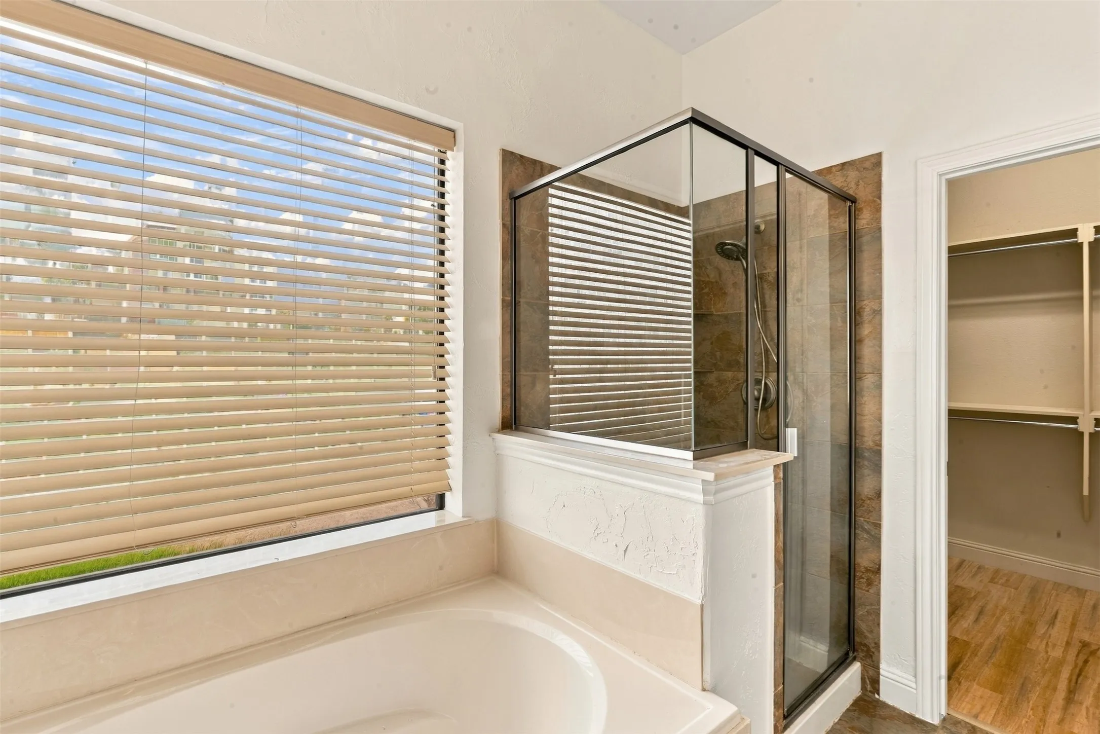 Single Family Residence For Sale in Dallas County , 722 Arbol, Irving, Texas 75039, 3 Bedroom, 2 Bathroom, 2 Garage spaces, 1,736 Sqft, built in 2007, mls#21383929, Real Estate Agent in Irving, Homes For Sale in Dallas county, Homes For Sale in Irving, Realtor in Irving Texas, Real Estate Brokerage Independent Realty Texas, Luminita Cordes Realtor