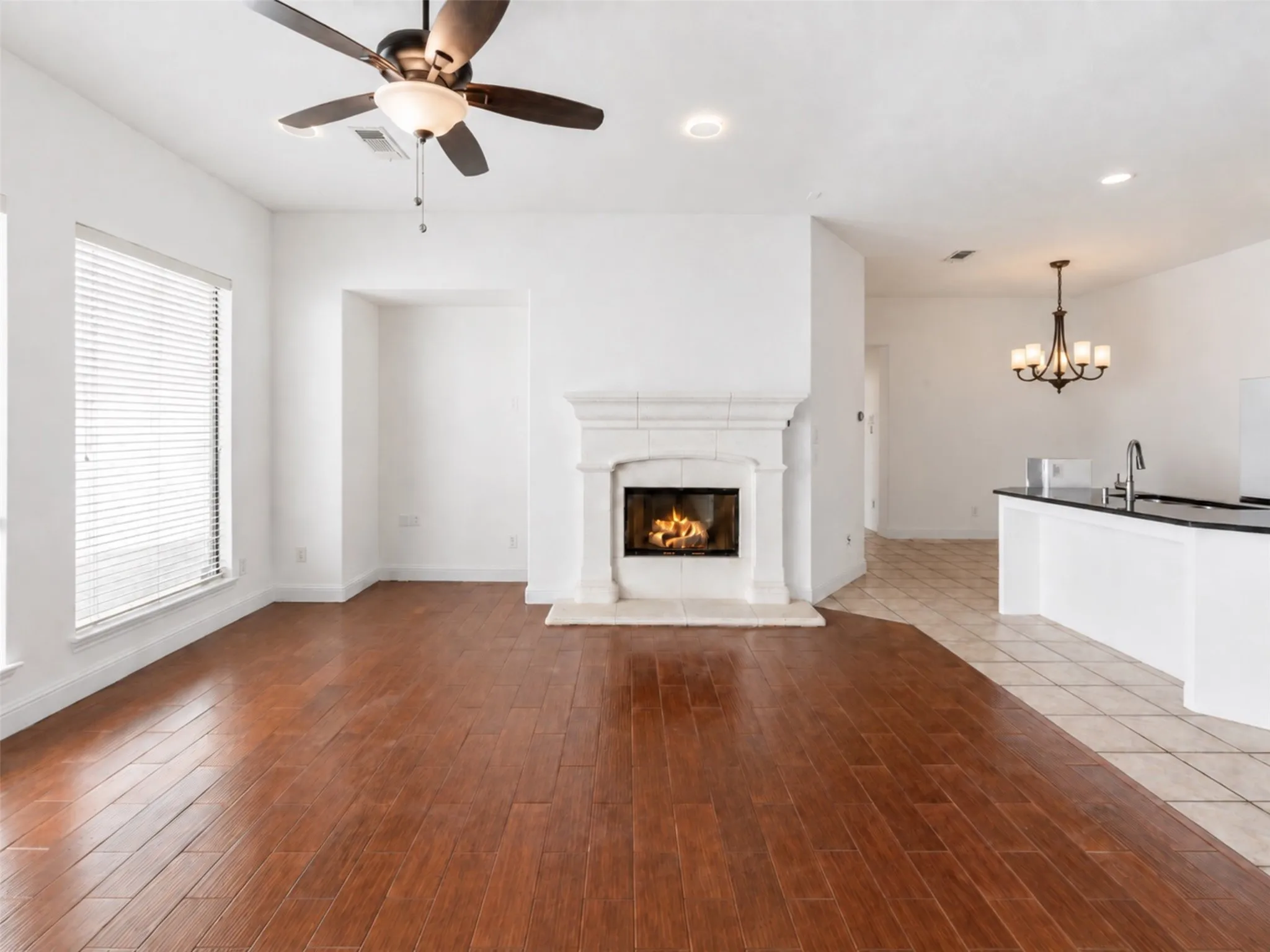 Single Family Residence For Sale in Dallas County , 722 Arbol, Irving, Texas 75039, 3 Bedroom, 2 Bathroom, 2 Garage spaces, 1,736 Sqft, built in 2007, mls#21383929, Real Estate Agent in Irving, Homes For Sale in Dallas county, Homes For Sale in Irving, Realtor in Irving Texas, Real Estate Brokerage Independent Realty Texas, Luminita Cordes Realtor