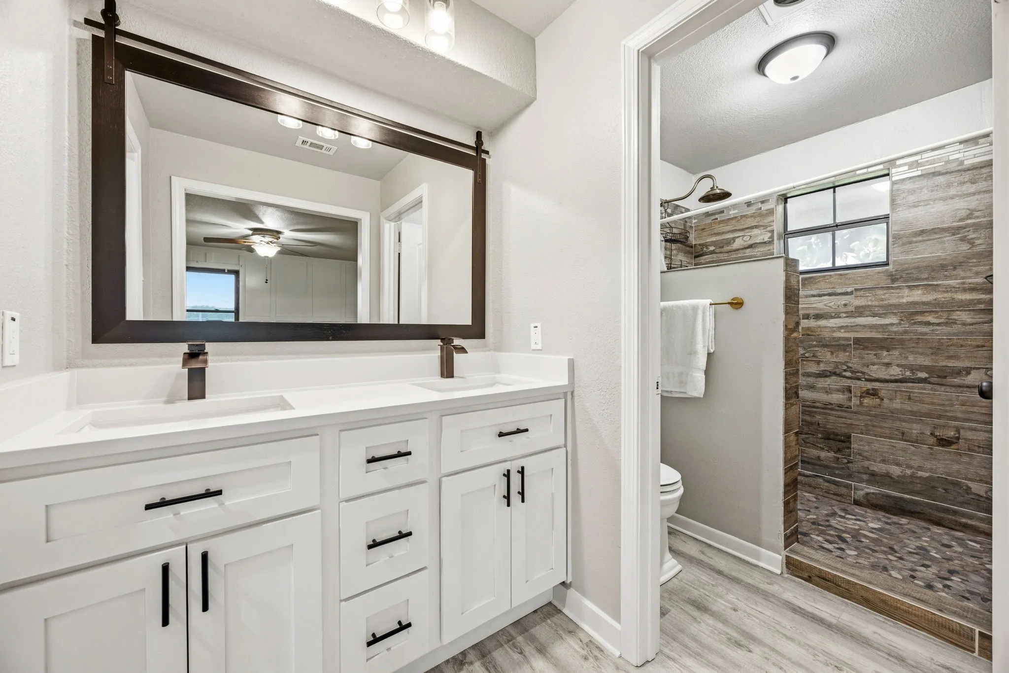 Dual vanity with solid surface countertop and undermount sinks