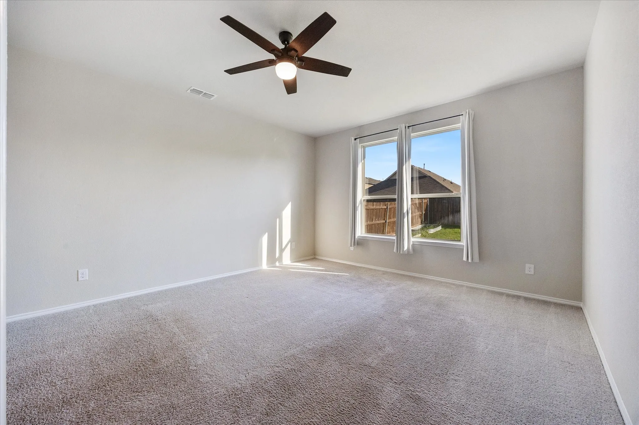 Single Family Residence For Sale in Kaufman County , 3226 Sioux Trail, Crandall, Texas 75114, 4 Bedroom, 3 Bathroom, 2 Garage spaces, 2,403 Sqft, built in 2022, mls#21392687, Real Estate Agent in Crandall, Homes For Sale in Kaufman county, Homes For Sale in Crandall, Realtor in Crandall Texas, Real Estate Brokerage Independent Realty Texas, Luminita Cordes Realtor