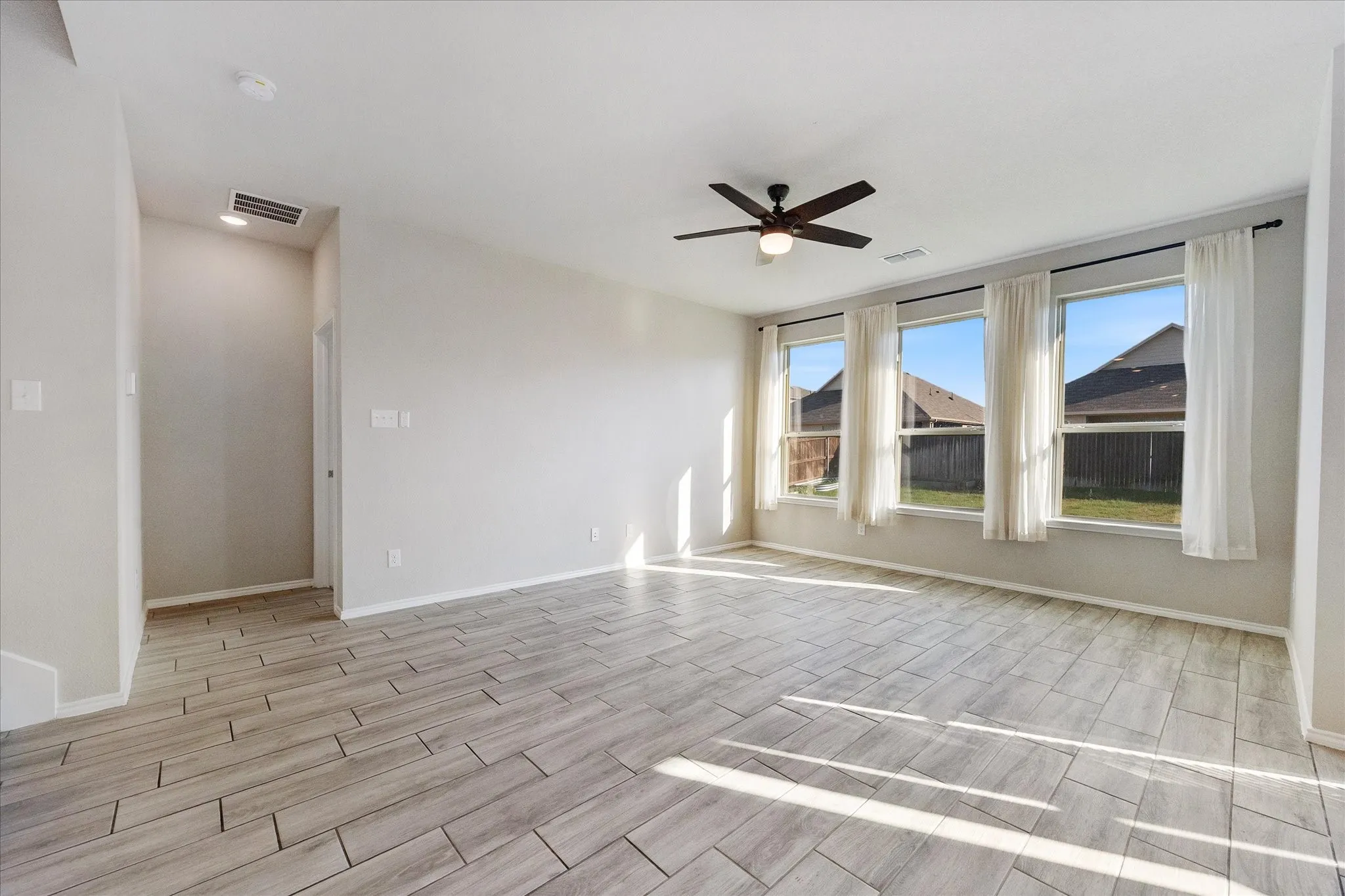 Single Family Residence For Sale in Kaufman County , 3226 Sioux Trail, Crandall, Texas 75114, 4 Bedroom, 3 Bathroom, 2 Garage spaces, 2,403 Sqft, built in 2022, mls#21392687, Real Estate Agent in Crandall, Homes For Sale in Kaufman county, Homes For Sale in Crandall, Realtor in Crandall Texas, Real Estate Brokerage Independent Realty Texas, Luminita Cordes Realtor