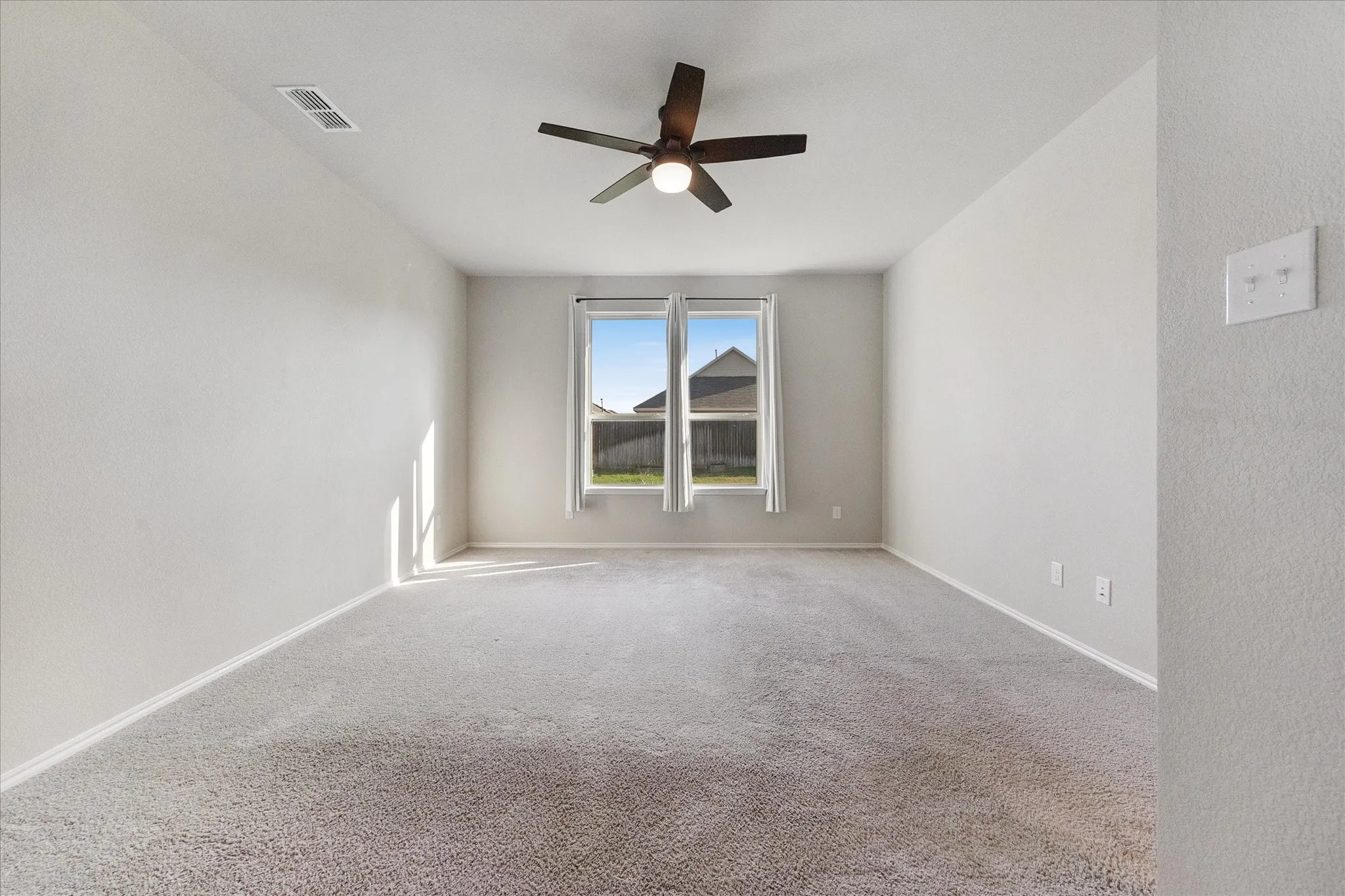 Single Family Residence For Sale in Kaufman County , 3226 Sioux Trail, Crandall, Texas 75114, 4 Bedroom, 3 Bathroom, 2 Garage spaces, 2,403 Sqft, built in 2022, mls#21392687, Real Estate Agent in Crandall, Homes For Sale in Kaufman county, Homes For Sale in Crandall, Realtor in Crandall Texas, Real Estate Brokerage Independent Realty Texas, Luminita Cordes Realtor