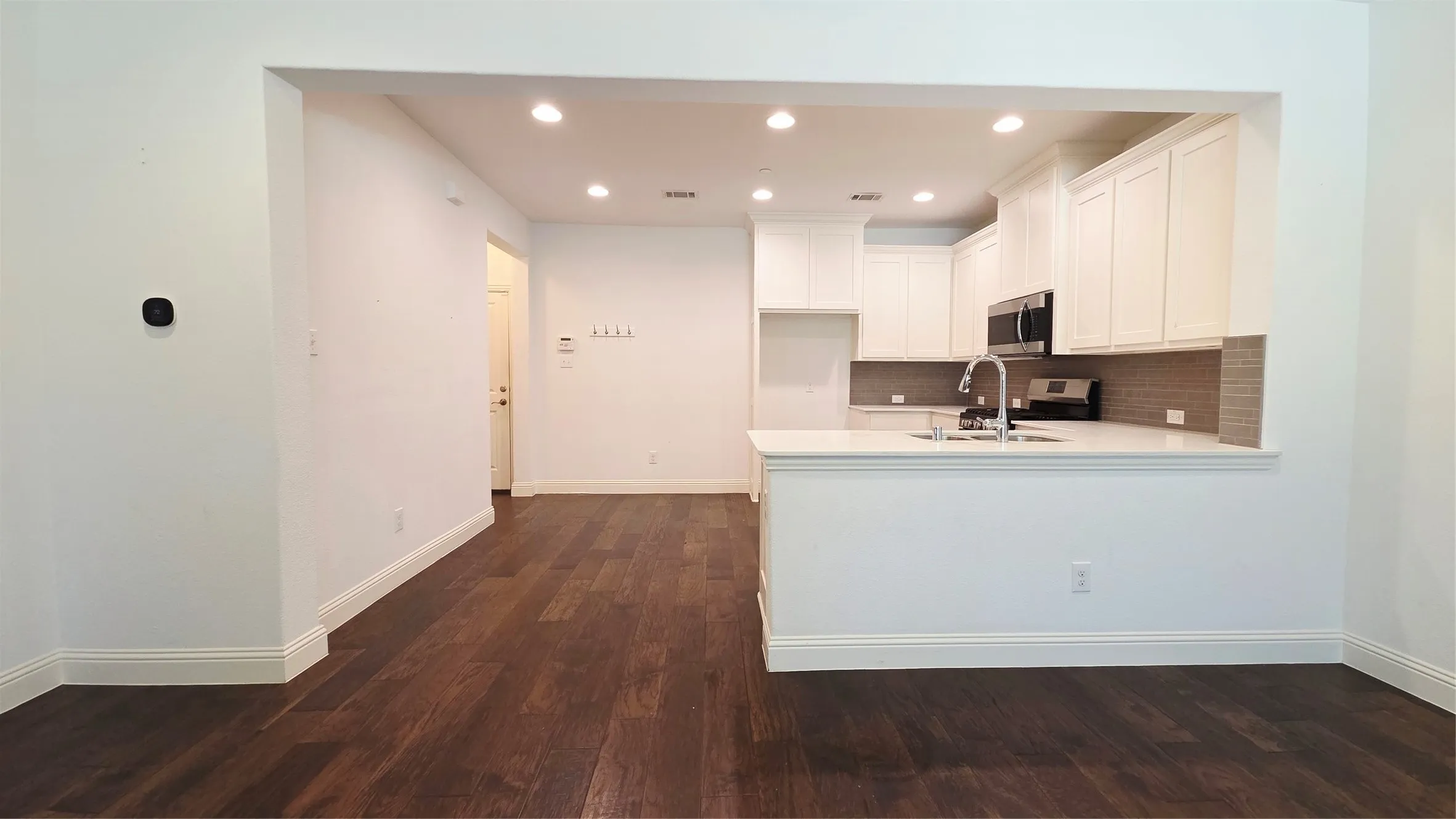 Townhouse For Rent in Collin County , 6209 Davison Way, Mc Kinney, Texas 75070, 3 Bedroom, 3 Bathroom, 2 Garage spaces, 1,695 Sqft, built in 2018, mls#21392681, Real Estate Agent in Mc Kinney, Homes For Rent in Collin county, Homes For Rent in Mc Kinney, Realtor in Mc Kinney Texas, Real Estate Brokerage Independent Realty Texas, Luminita Cordes Realtor