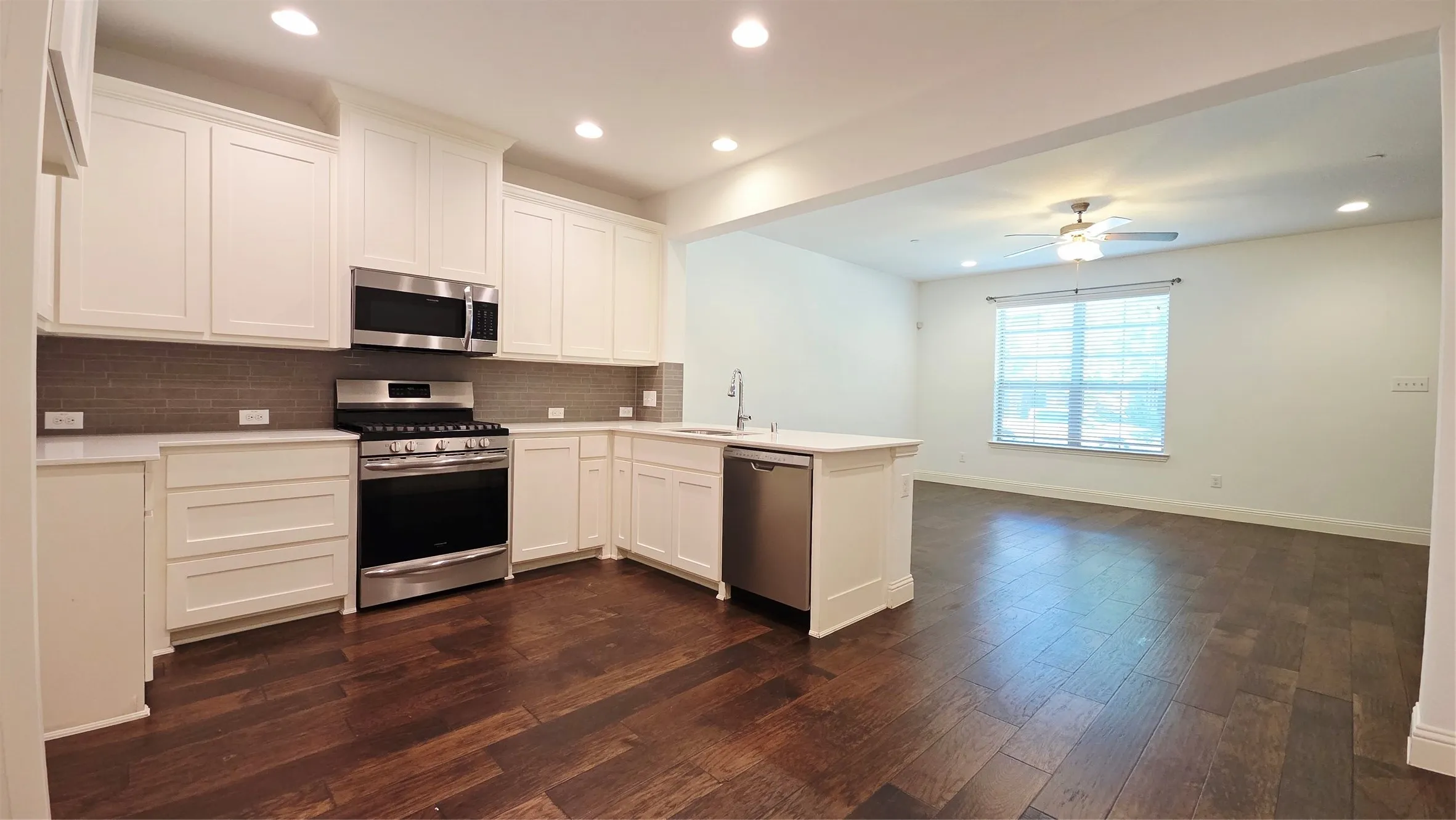 Townhouse For Rent in Collin County , 6209 Davison Way, Mc Kinney, Texas 75070, 3 Bedroom, 3 Bathroom, 2 Garage spaces, 1,695 Sqft, built in 2018, mls#21392681, Real Estate Agent in Mc Kinney, Homes For Rent in Collin county, Homes For Rent in Mc Kinney, Realtor in Mc Kinney Texas, Real Estate Brokerage Independent Realty Texas, Luminita Cordes Realtor