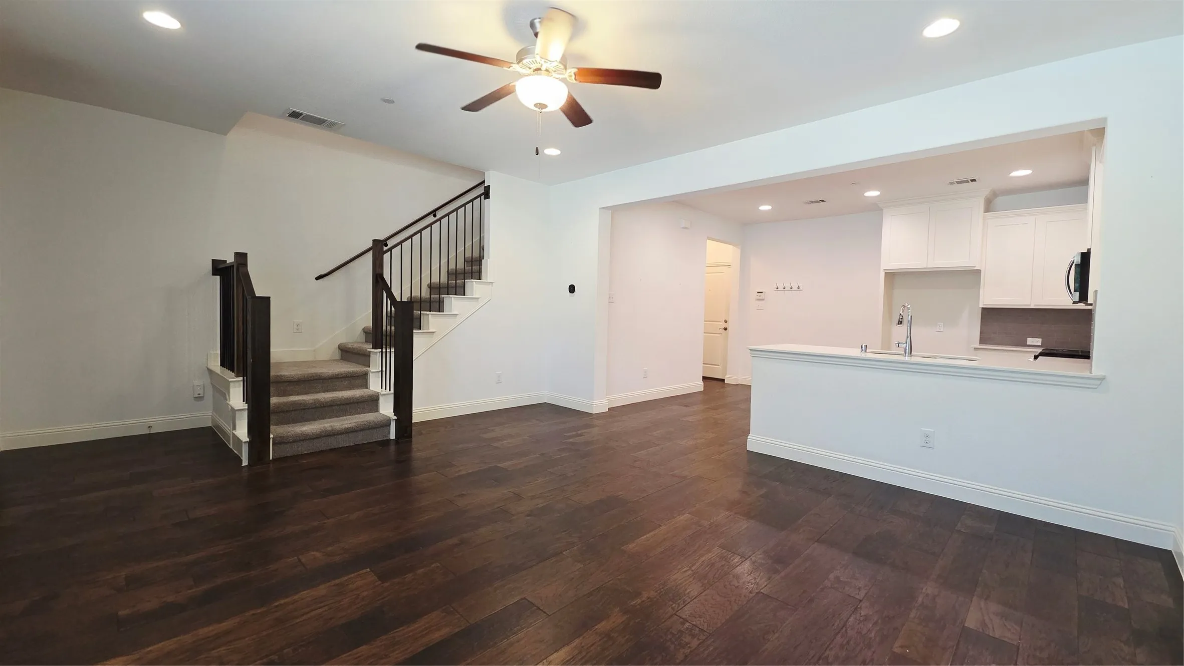 Townhouse For Rent in Collin County , 6209 Davison Way, Mc Kinney, Texas 75070, 3 Bedroom, 3 Bathroom, 2 Garage spaces, 1,695 Sqft, built in 2018, mls#21392681, Real Estate Agent in Mc Kinney, Homes For Rent in Collin county, Homes For Rent in Mc Kinney, Realtor in Mc Kinney Texas, Real Estate Brokerage Independent Realty Texas, Luminita Cordes Realtor