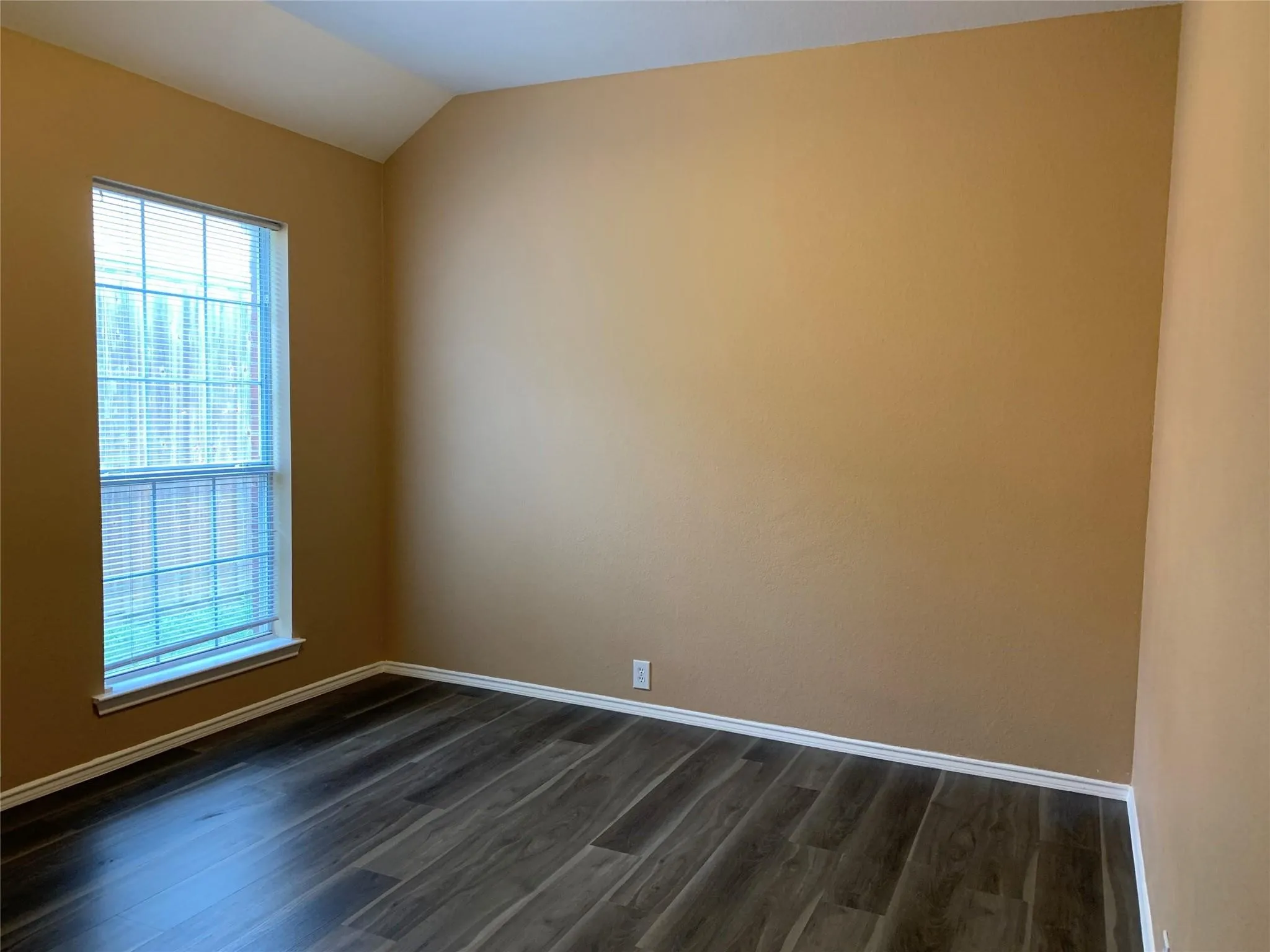 Single Family Residence For Rent in Collin County , 6705 Misty Hollow Drive, Plano, Texas 75024, 4 Bedroom, 2 Bathroom, 2 Garage spaces, 2,048 Sqft, built in 1996, mls#21392691, Real Estate Agent in Plano, Homes For Rent in Collin county, Homes For Rent in Plano, Realtor in Plano Texas, Real Estate Brokerage Independent Realty Texas, Luminita Cordes Realtor