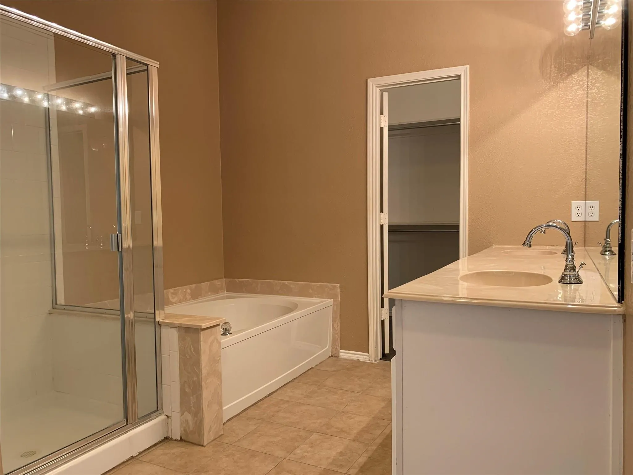 Single Family Residence For Rent in Collin County , 6705 Misty Hollow Drive, Plano, Texas 75024, 4 Bedroom, 2 Bathroom, 2 Garage spaces, 2,048 Sqft, built in 1996, mls#21392691, Real Estate Agent in Plano, Homes For Rent in Collin county, Homes For Rent in Plano, Realtor in Plano Texas, Real Estate Brokerage Independent Realty Texas, Luminita Cordes Realtor