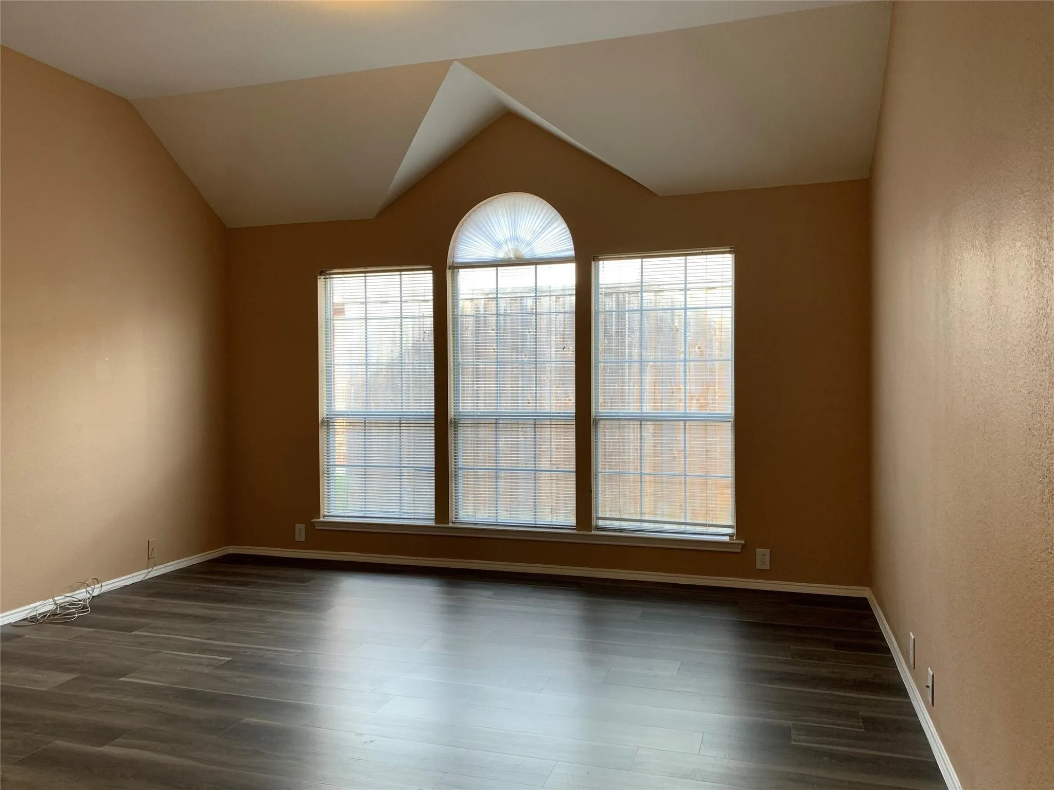 Single Family Residence For Rent in Collin County , 6705 Misty Hollow Drive, Plano, Texas 75024, 4 Bedroom, 2 Bathroom, 2 Garage spaces, 2,048 Sqft, built in 1996, mls#21392691, Real Estate Agent in Plano, Homes For Rent in Collin county, Homes For Rent in Plano, Realtor in Plano Texas, Real Estate Brokerage Independent Realty Texas, Luminita Cordes Realtor
