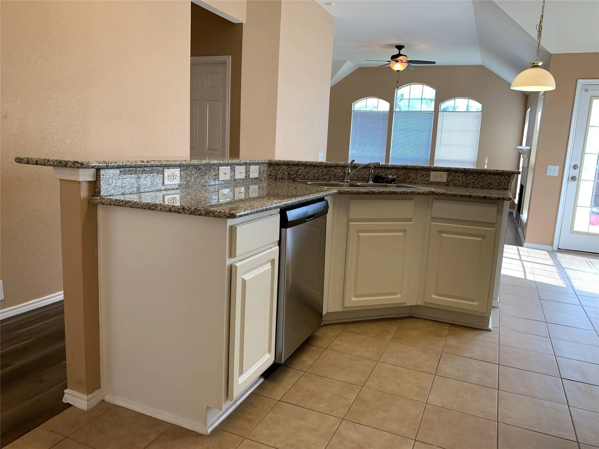 Single Family Residence For Rent in Collin County , 6705 Misty Hollow Drive, Plano, Texas 75024, 4 Bedroom, 2 Bathroom, 2 Garage spaces, 2,048 Sqft, built in 1996, mls#21392691, Real Estate Agent in Plano, Homes For Rent in Collin county, Homes For Rent in Plano, Realtor in Plano Texas, Real Estate Brokerage Independent Realty Texas, Luminita Cordes Realtor