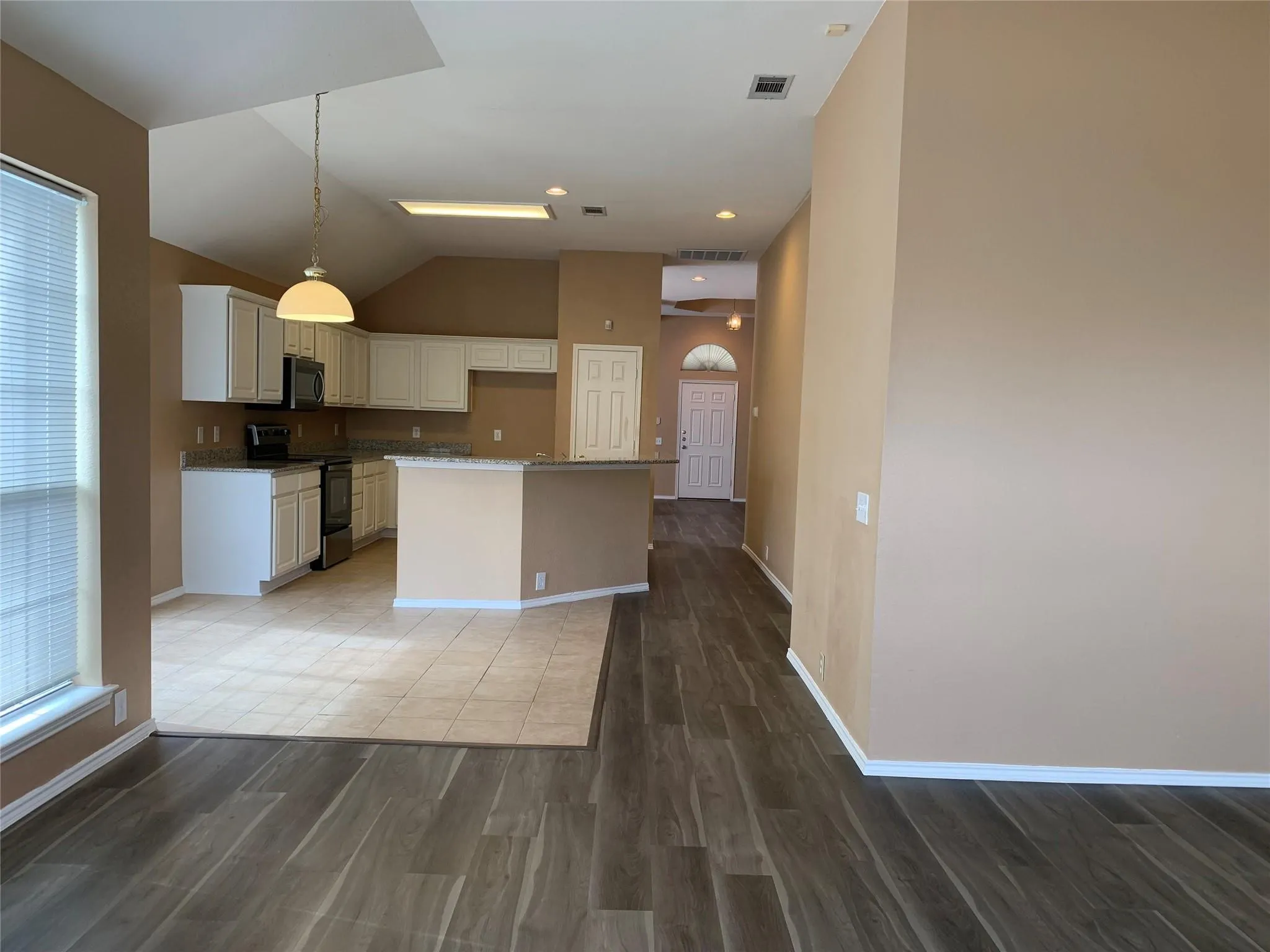 Single Family Residence For Rent in Collin County , 6705 Misty Hollow Drive, Plano, Texas 75024, 4 Bedroom, 2 Bathroom, 2 Garage spaces, 2,048 Sqft, built in 1996, mls#21392691, Real Estate Agent in Plano, Homes For Rent in Collin county, Homes For Rent in Plano, Realtor in Plano Texas, Real Estate Brokerage Independent Realty Texas, Luminita Cordes Realtor