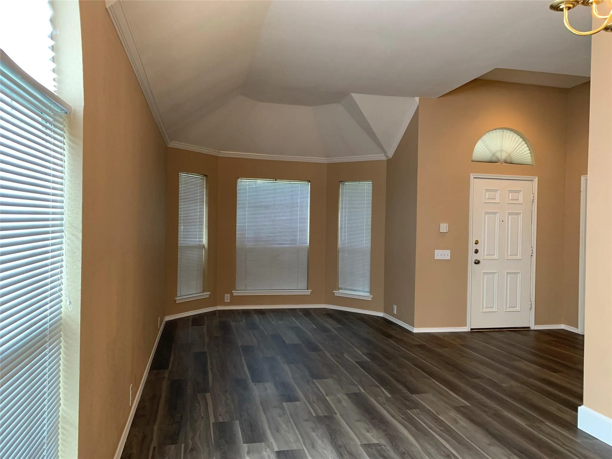 Single Family Residence For Rent in Collin County , 6705 Misty Hollow Drive, Plano, Texas 75024, 4 Bedroom, 2 Bathroom, 2 Garage spaces, 2,048 Sqft, built in 1996, mls#21392691, Real Estate Agent in Plano, Homes For Rent in Collin county, Homes For Rent in Plano, Realtor in Plano Texas, Real Estate Brokerage Independent Realty Texas, Luminita Cordes Realtor