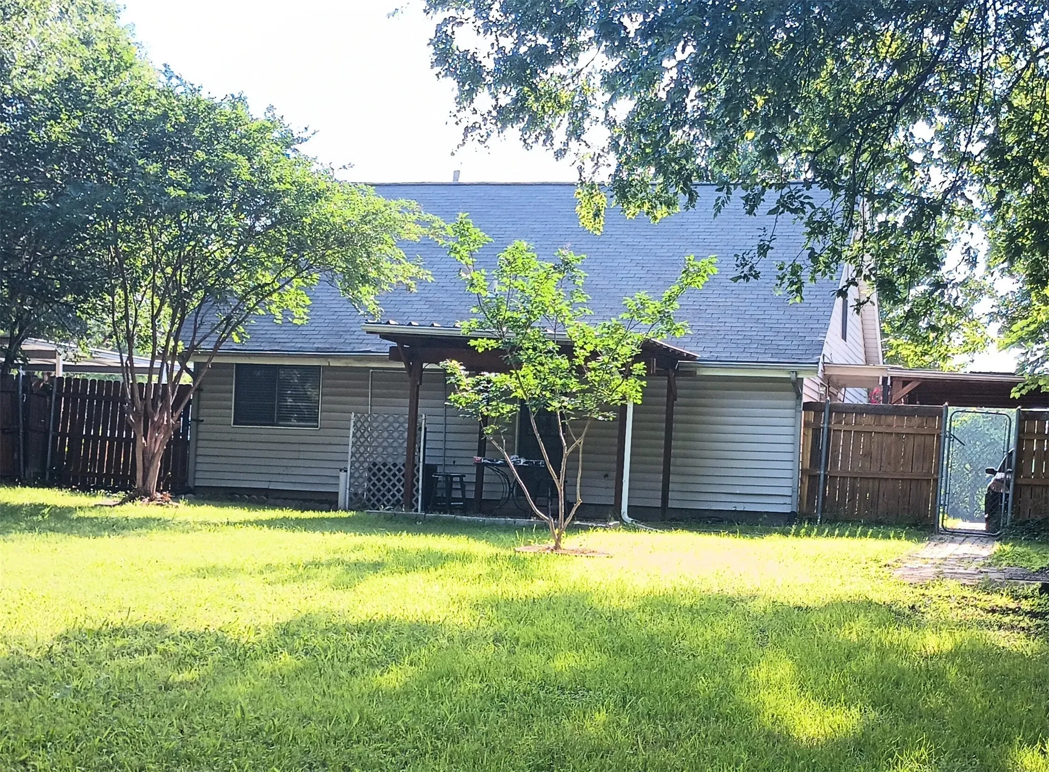 Single Family Residence For Sale in Dallas County , 1707 Cottonwood Road, Carrollton, Texas 75006, 2 Bedroom, 2 Bathroom, Garage spaces, 1,221 Sqft, built in 1983, mls#21392194, Real Estate Agent in Carrollton, Homes For Sale in Dallas county, Homes For Sale in Carrollton, Realtor in Carrollton Texas, Real Estate Brokerage Independent Realty Texas, Luminita Cordes Realtor