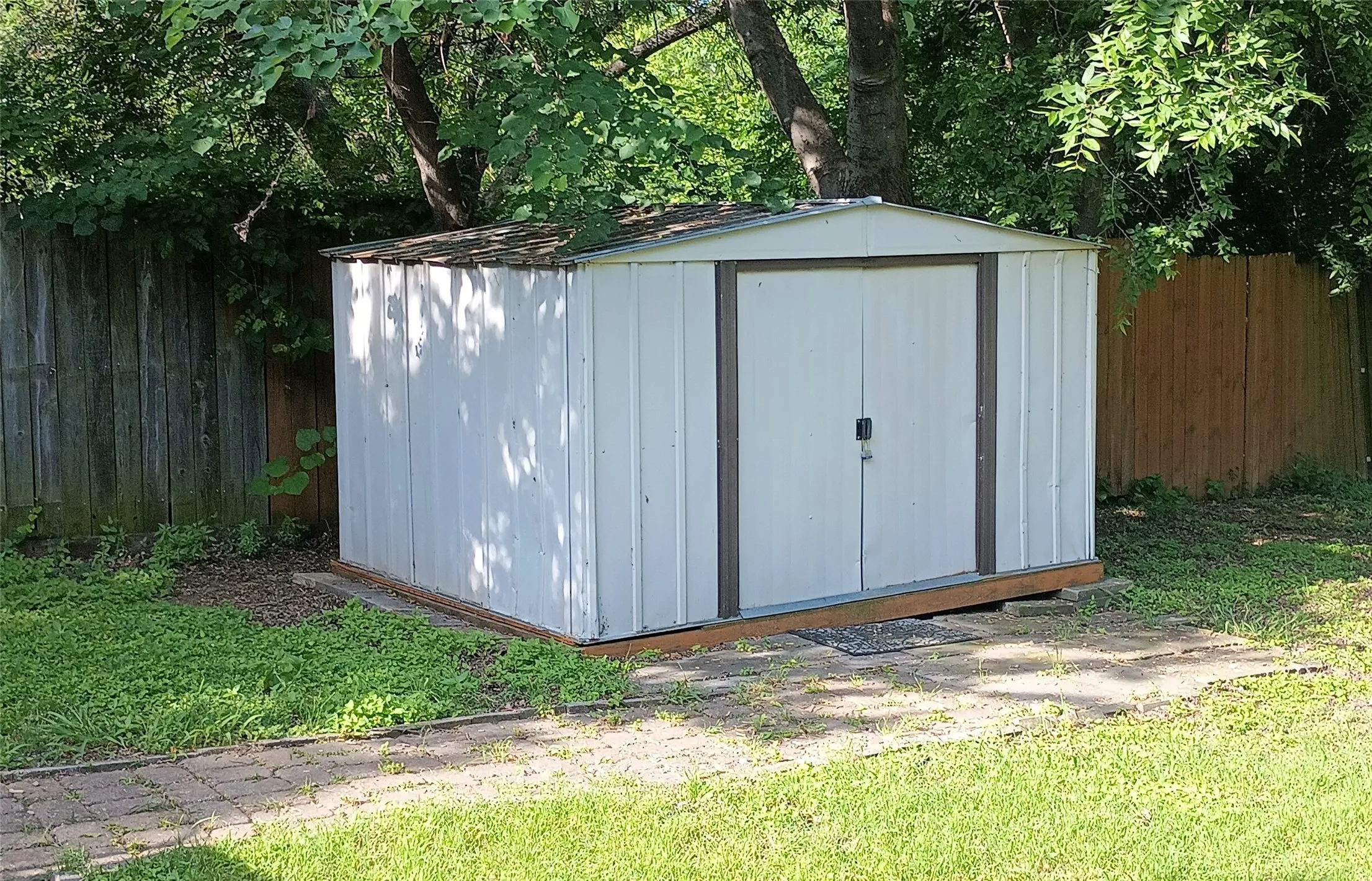 Single Family Residence For Sale in Dallas County , 1707 Cottonwood Road, Carrollton, Texas 75006, 2 Bedroom, 2 Bathroom, Garage spaces, 1,221 Sqft, built in 1983, mls#21392194, Real Estate Agent in Carrollton, Homes For Sale in Dallas county, Homes For Sale in Carrollton, Realtor in Carrollton Texas, Real Estate Brokerage Independent Realty Texas, Luminita Cordes Realtor