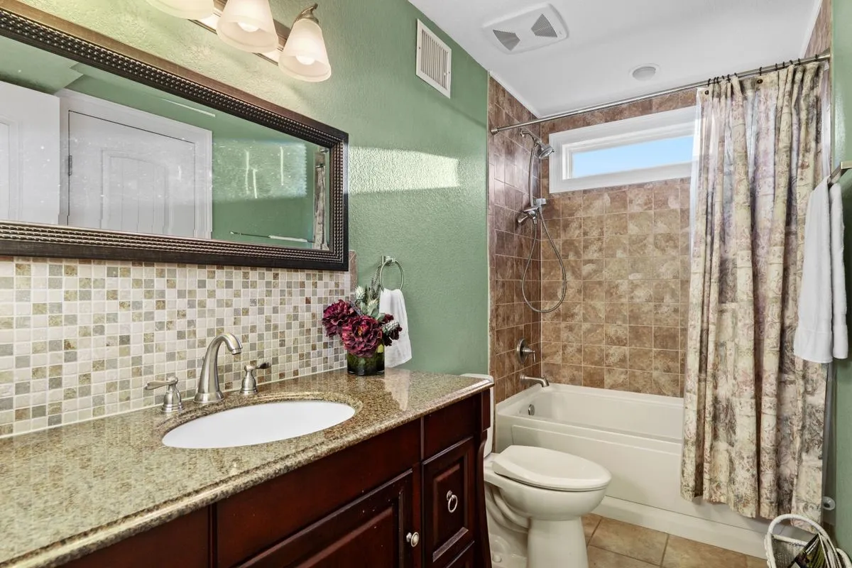 2nd floor bathroom