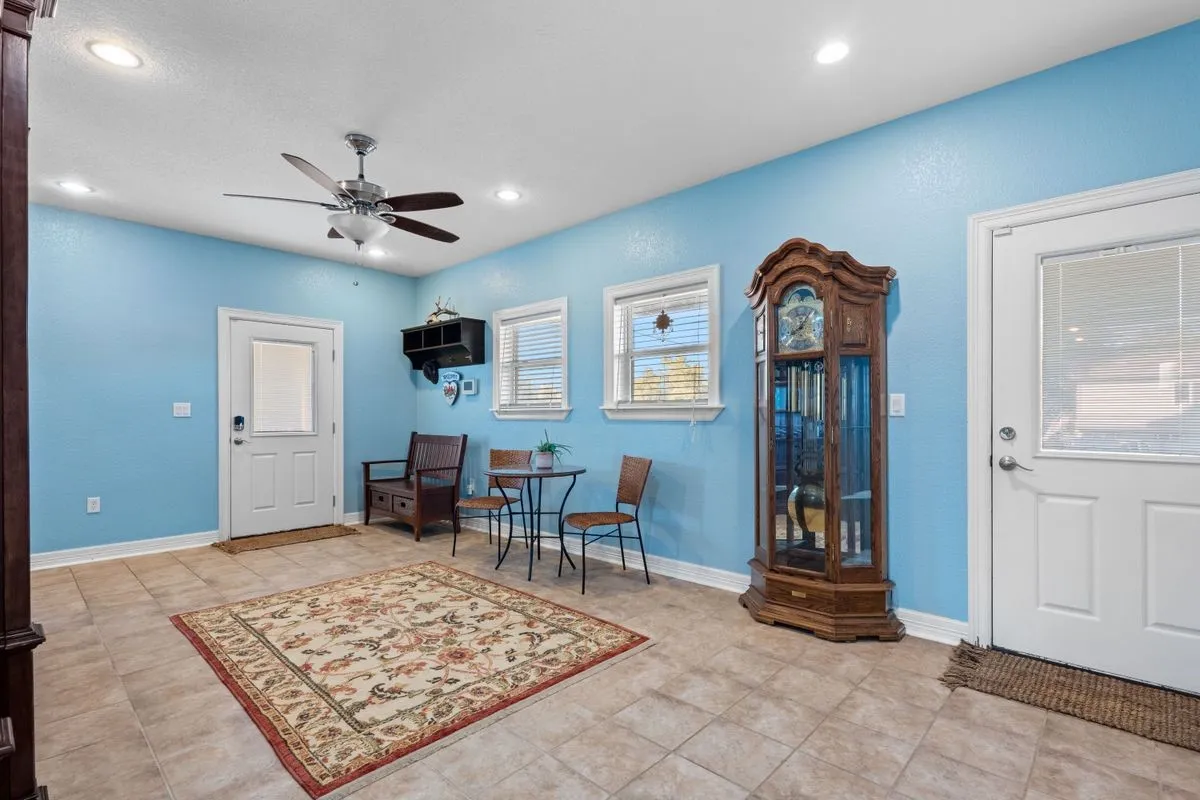 1st Floor Entry