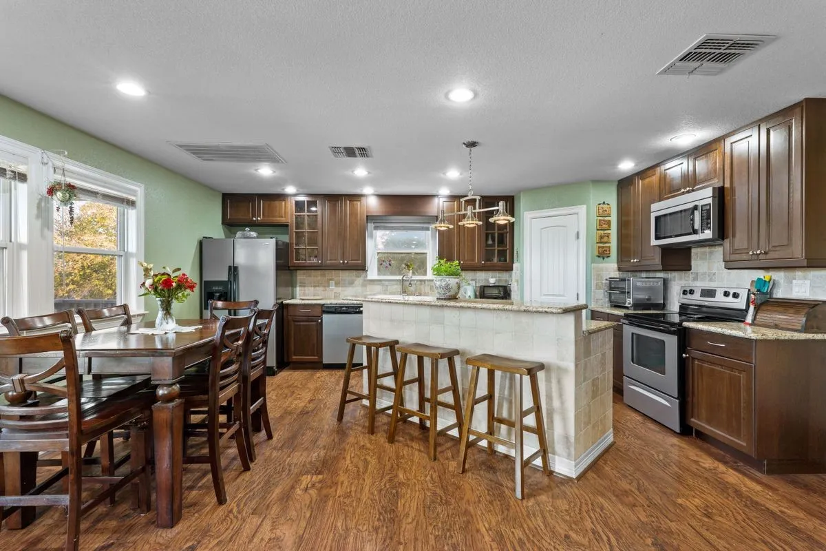 Single Family Residence For Sale in Comal County , 556 Apollo, Canyon Lake, Texas 78133, 5 Bedroom, 3 Bathroom, 1 Garage spaces, 2,679 Sqft, built in 2011, mls#21392692, Real Estate Agent in Canyon Lake, Homes For Sale in Comal county, Homes For Sale in Canyon Lake, Realtor in Canyon Lake Texas, Real Estate Brokerage Independent Realty Texas, Luminita Cordes Realtor