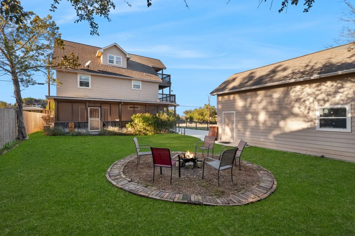 Single Family Residence For Sale in Comal County , 556 Apollo, Canyon Lake, Texas 78133, 5 Bedroom, 3 Bathroom, 1 Garage spaces, 2,679 Sqft, built in 2011, mls#21392692, Real Estate Agent in Canyon Lake, Homes For Sale in Comal county, Homes For Sale in Canyon Lake, Realtor in Canyon Lake Texas, Real Estate Brokerage Independent Realty Texas, Luminita Cordes Realtor