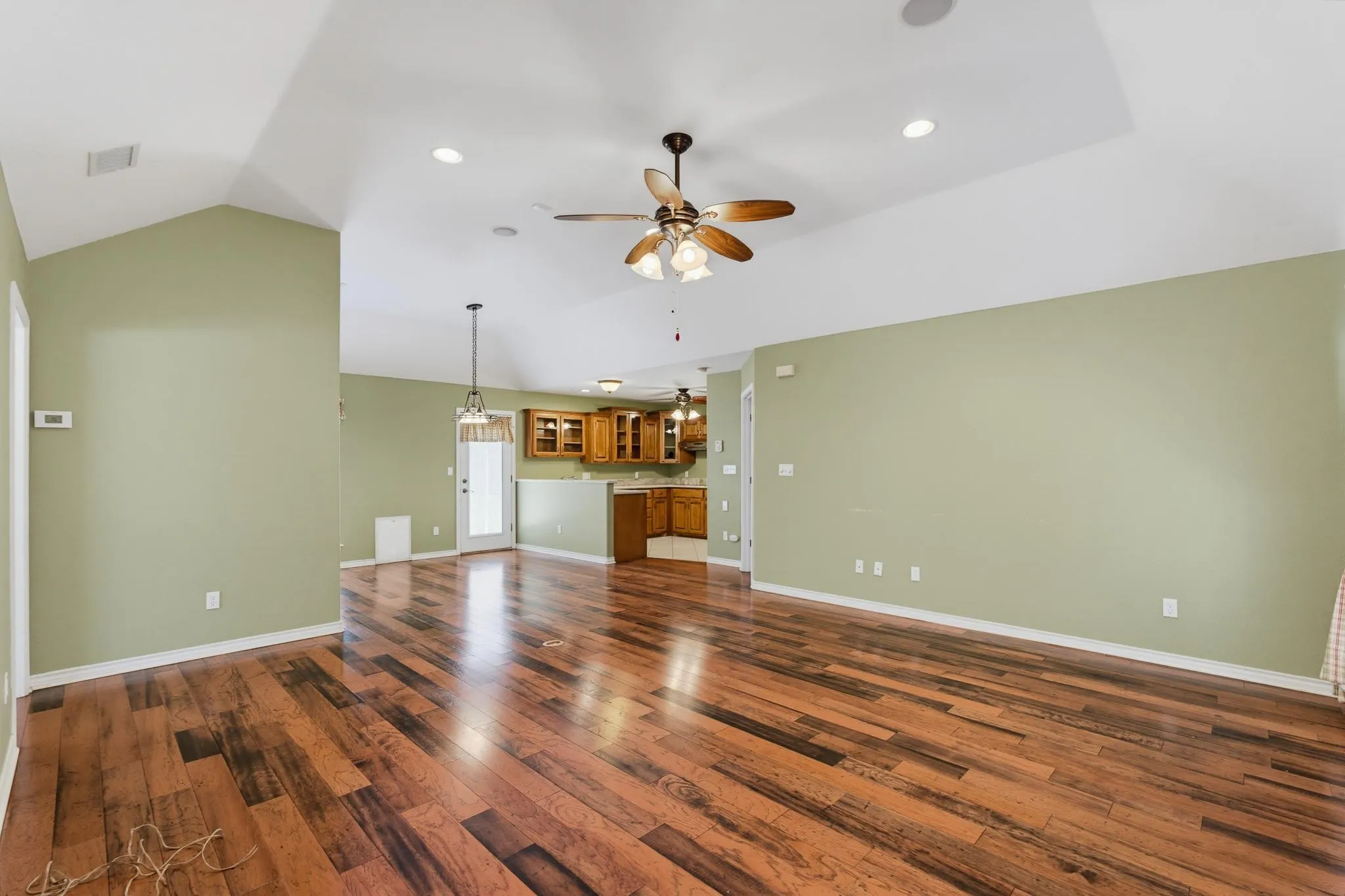 Single Family Residence For Sale in Taylor County , 3917 Garden Grove Lane, Abilene, Texas 79606, 3 Bedroom, 2 Bathroom, 2 Garage spaces, 1,608 Sqft, built in 2005, mls#21392559, Real Estate Agent in Abilene, Homes For Sale in Taylor county, Homes For Sale in Abilene, Realtor in Abilene Texas, Real Estate Brokerage Independent Realty Texas, Luminita Cordes Realtor