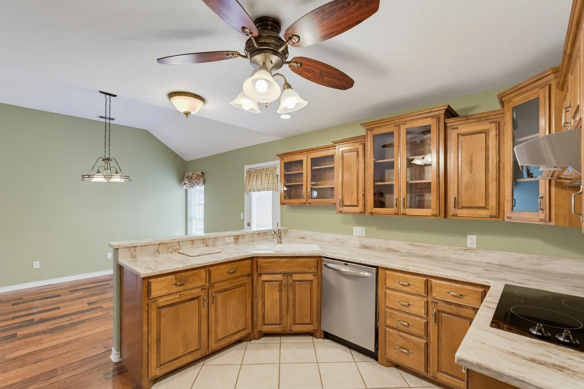 Single Family Residence For Sale in Taylor County , 3917 Garden Grove Lane, Abilene, Texas 79606, 3 Bedroom, 2 Bathroom, 2 Garage spaces, 1,608 Sqft, built in 2005, mls#21392559, Real Estate Agent in Abilene, Homes For Sale in Taylor county, Homes For Sale in Abilene, Realtor in Abilene Texas, Real Estate Brokerage Independent Realty Texas, Luminita Cordes Realtor